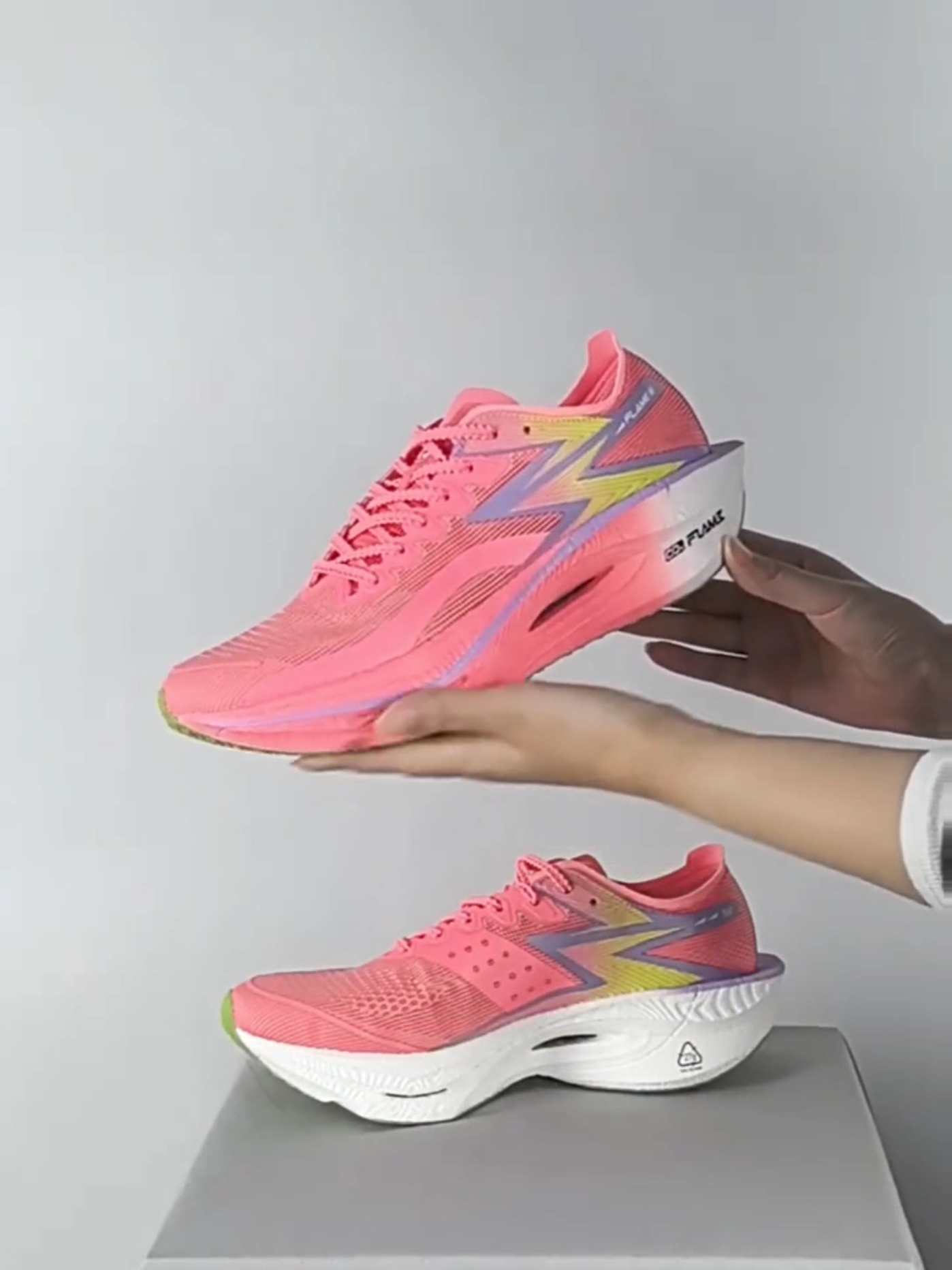 球鞋开箱-海绵宝宝联名飞燃3