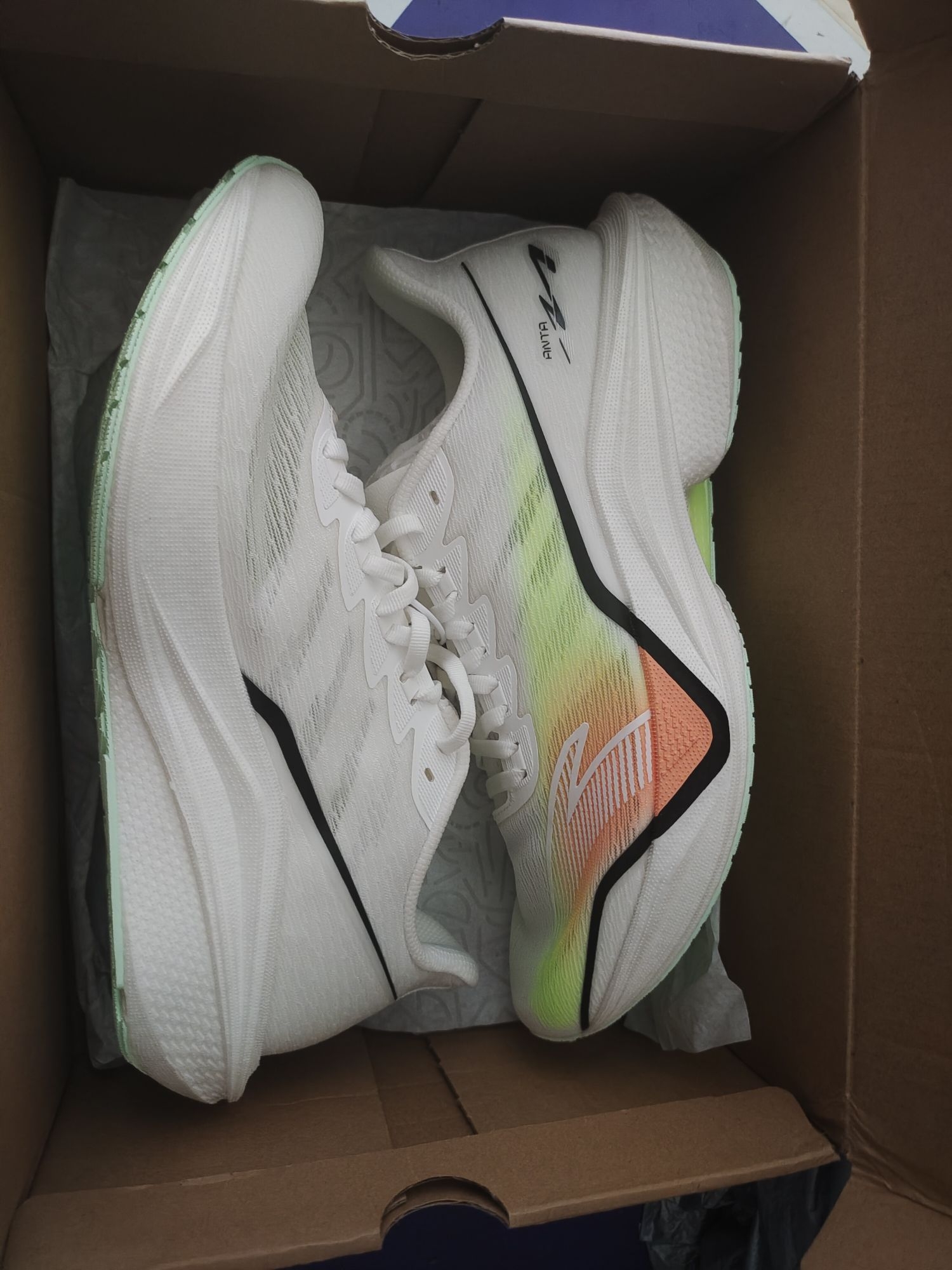 终于入手了安踏马赫5代跑鞋，上脚瞬间被惊