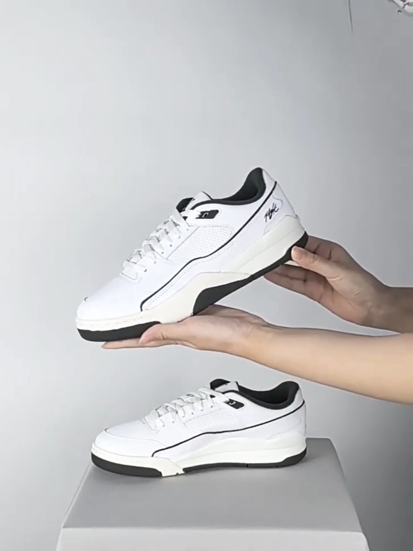 球鞋开箱-白黑FLIGHT COURT