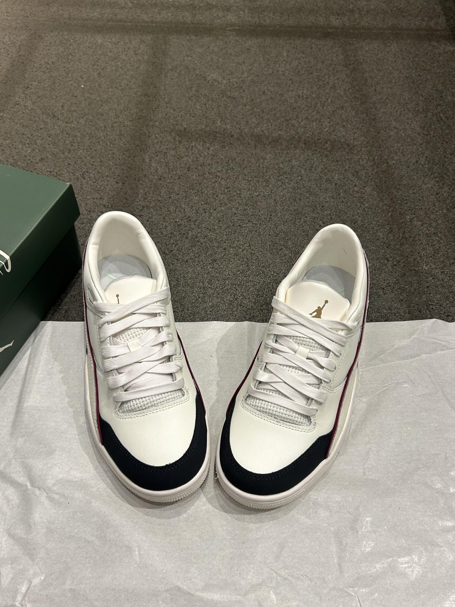 Nike 新配色～复古白黑配色好高级呀！