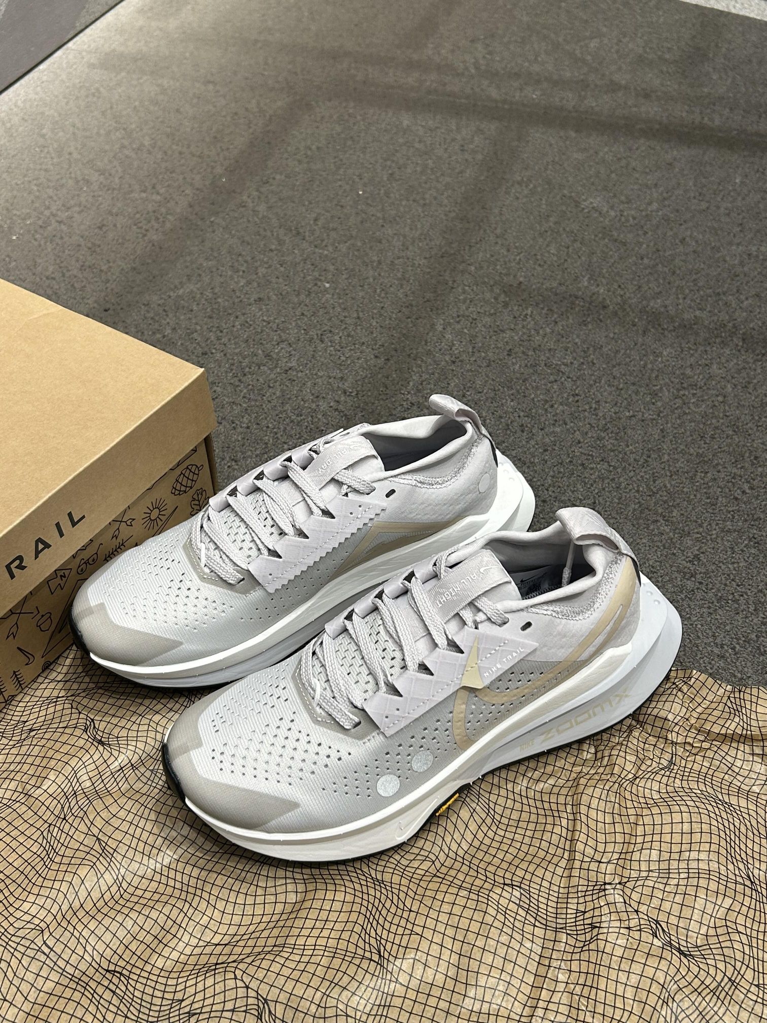Nike|灰白配色、真的绝了！！！

N