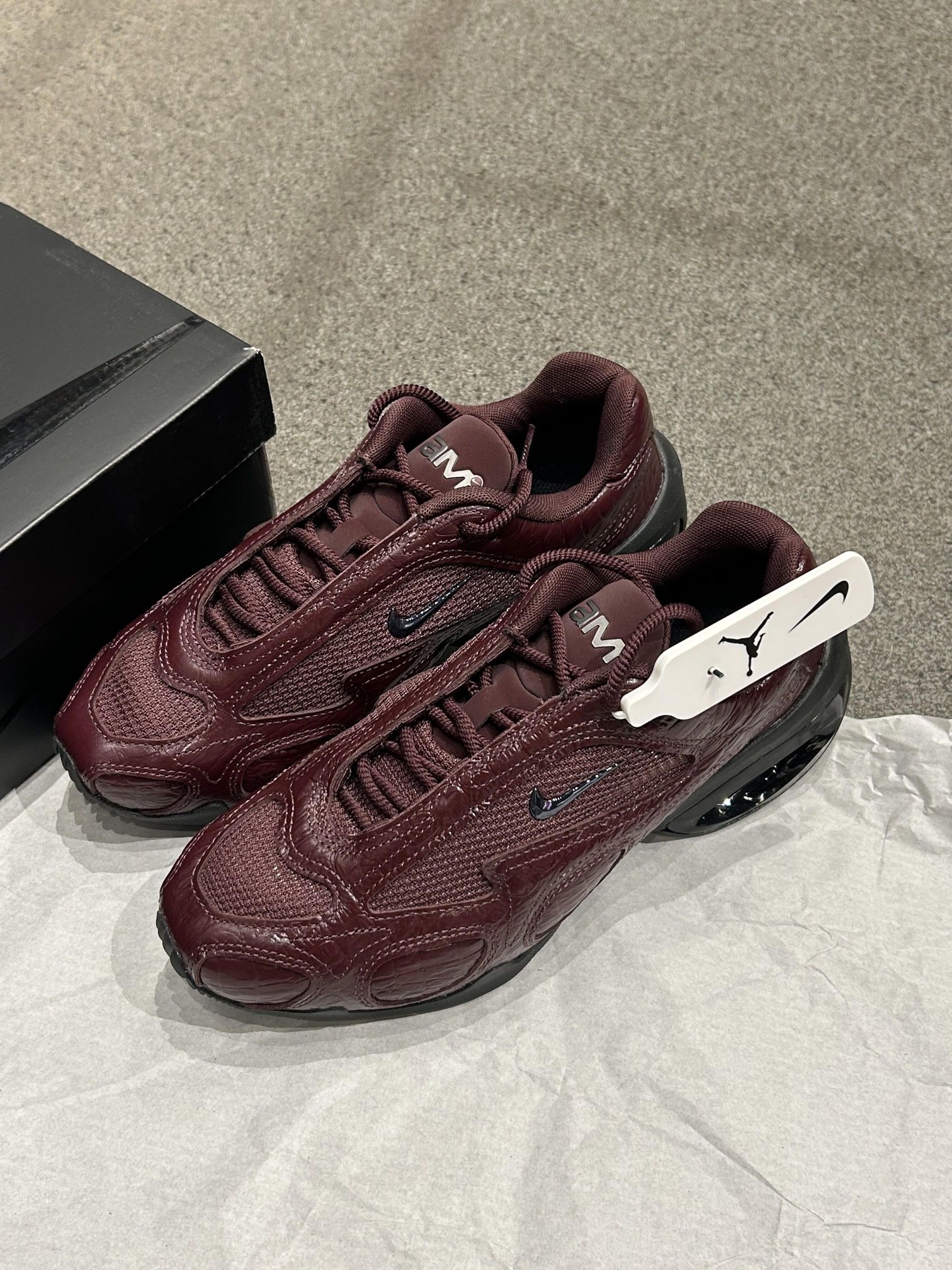 Nike|酒红配色、真的绝了！！！

🍷