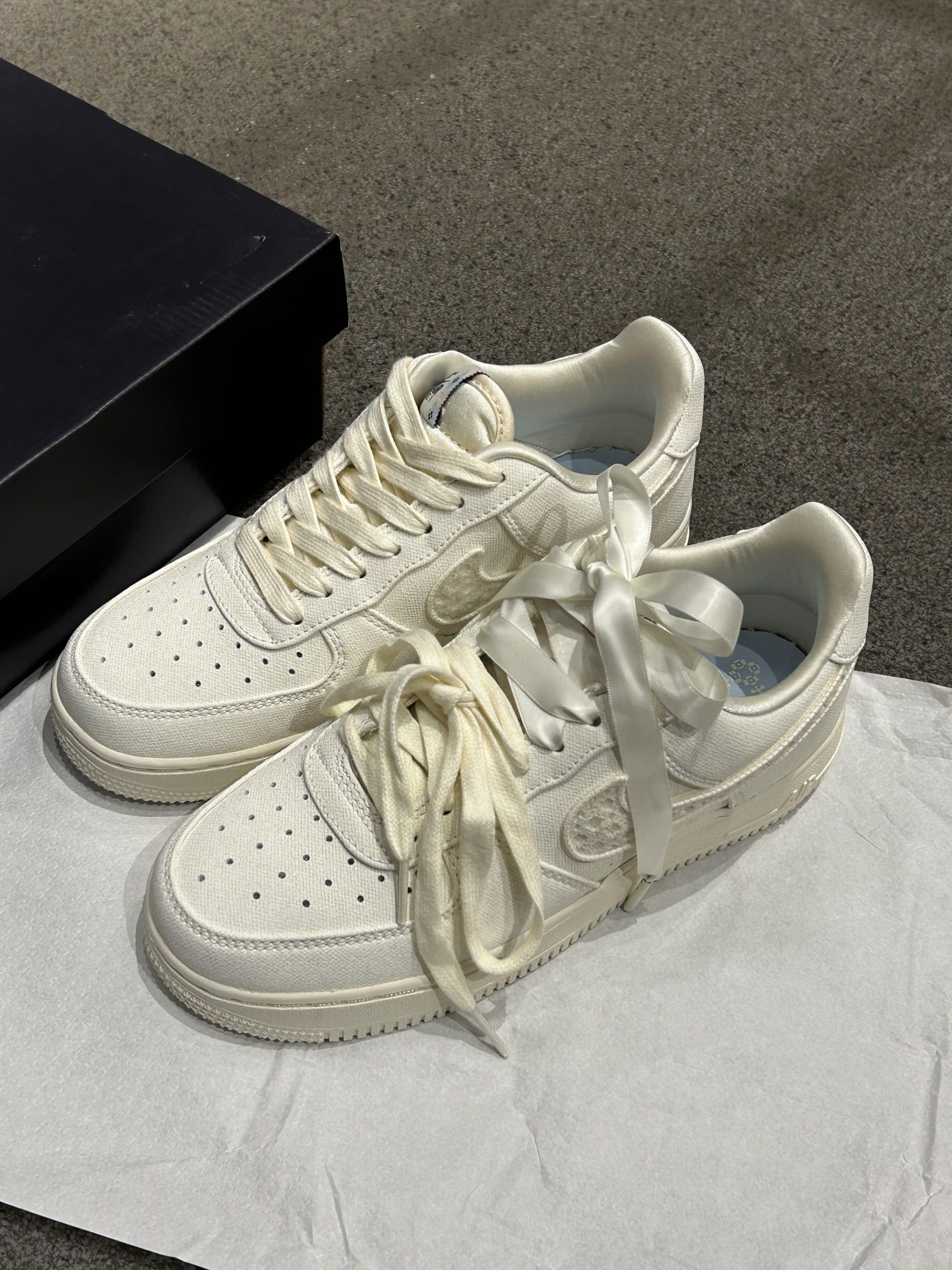 Nike 空军 这双小白鞋真的好干净啊⁉