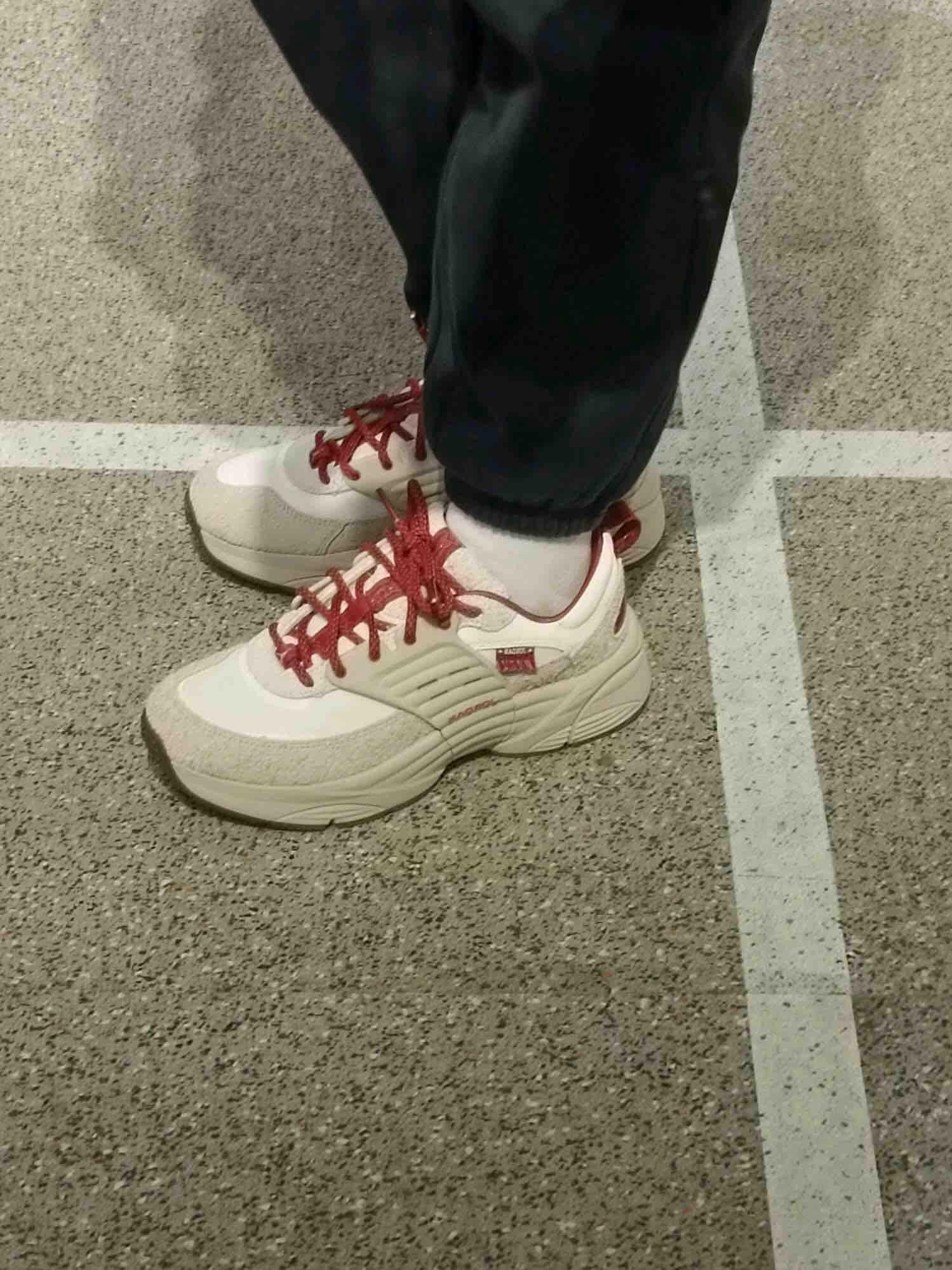 这个鞋鞋好舒服好舒服～～～

救命！！这