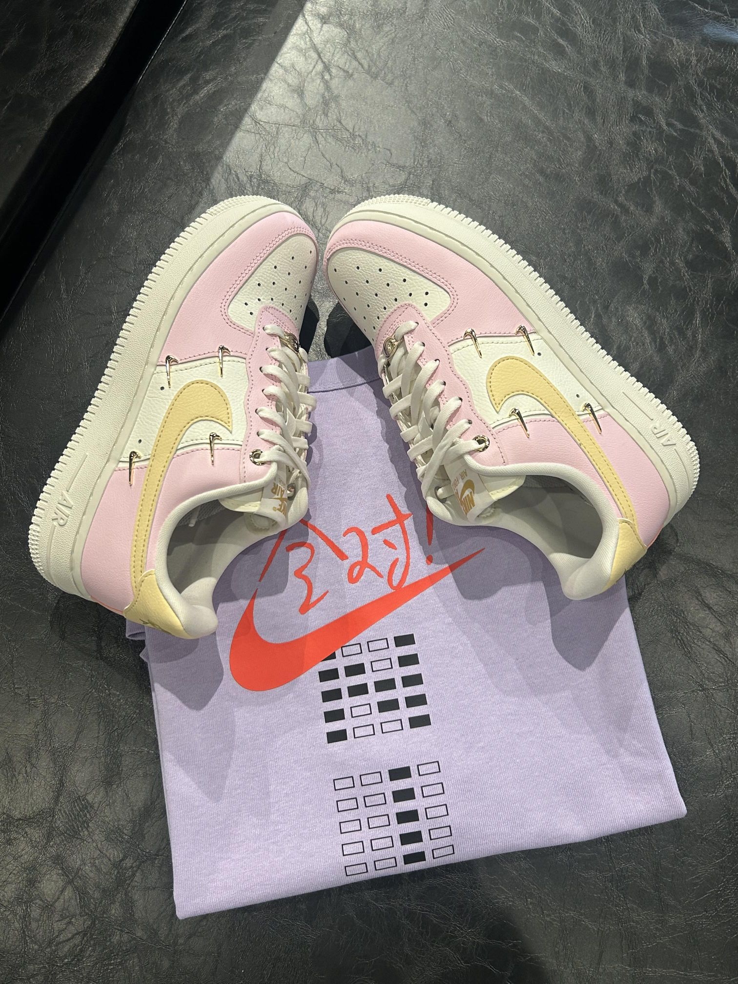 🎠 Nike 这双空军一号甜到犯规啦~
