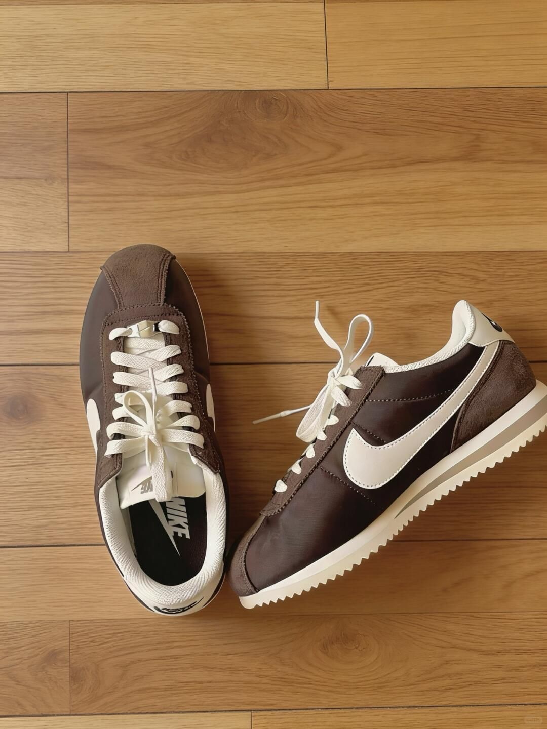Nike阿甘鞋棕白配色，复古感拿捏了

