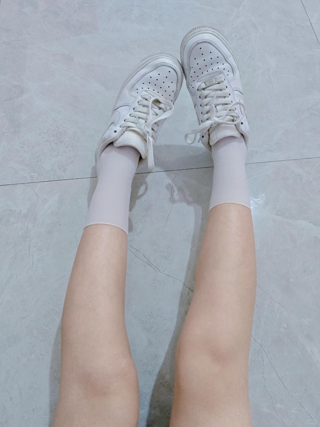 ·奶fufu白袜+小白鞋，氛围感直接拿捏