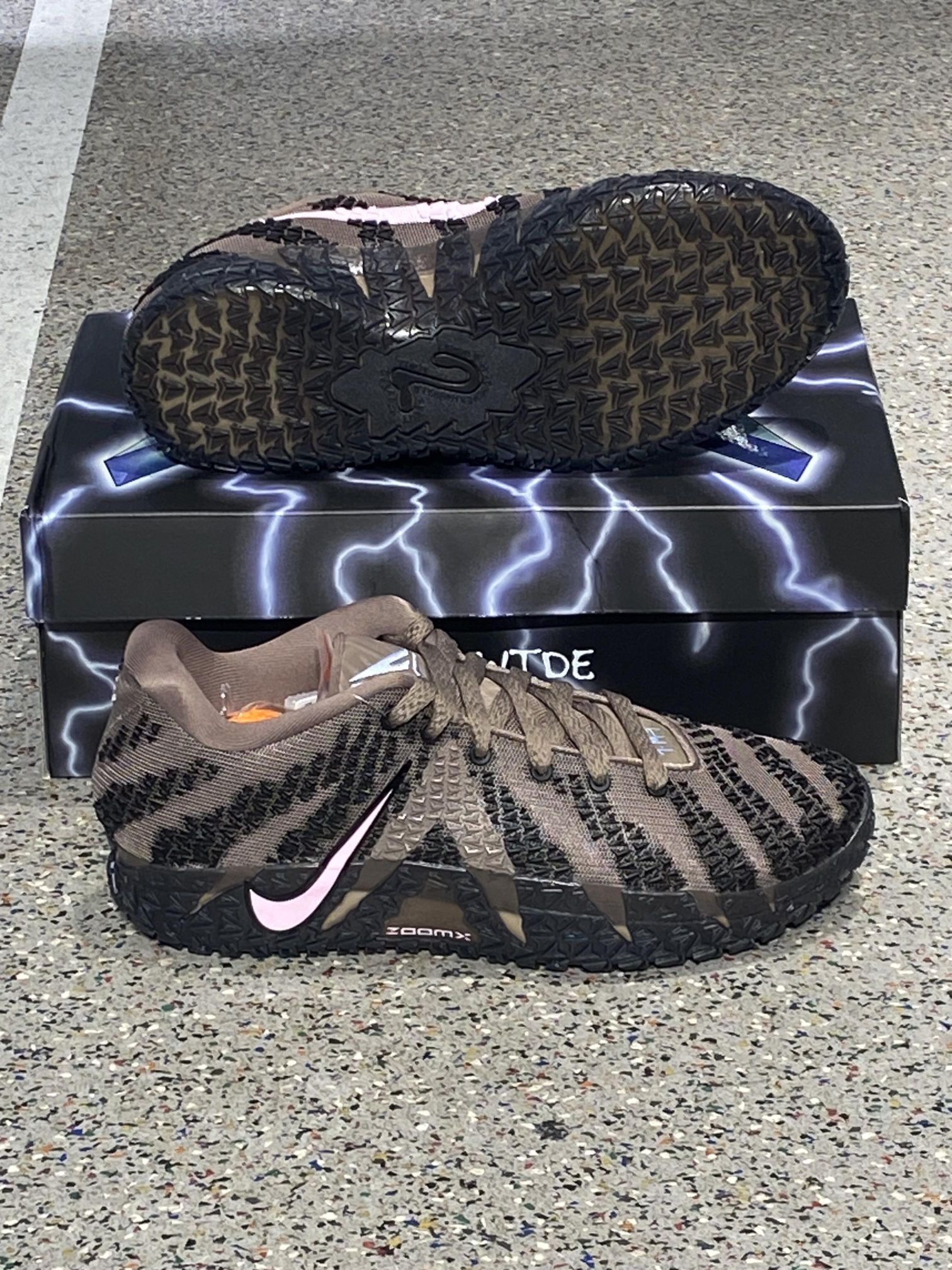 超美的金色啊😍💖

Nike Ja 3（