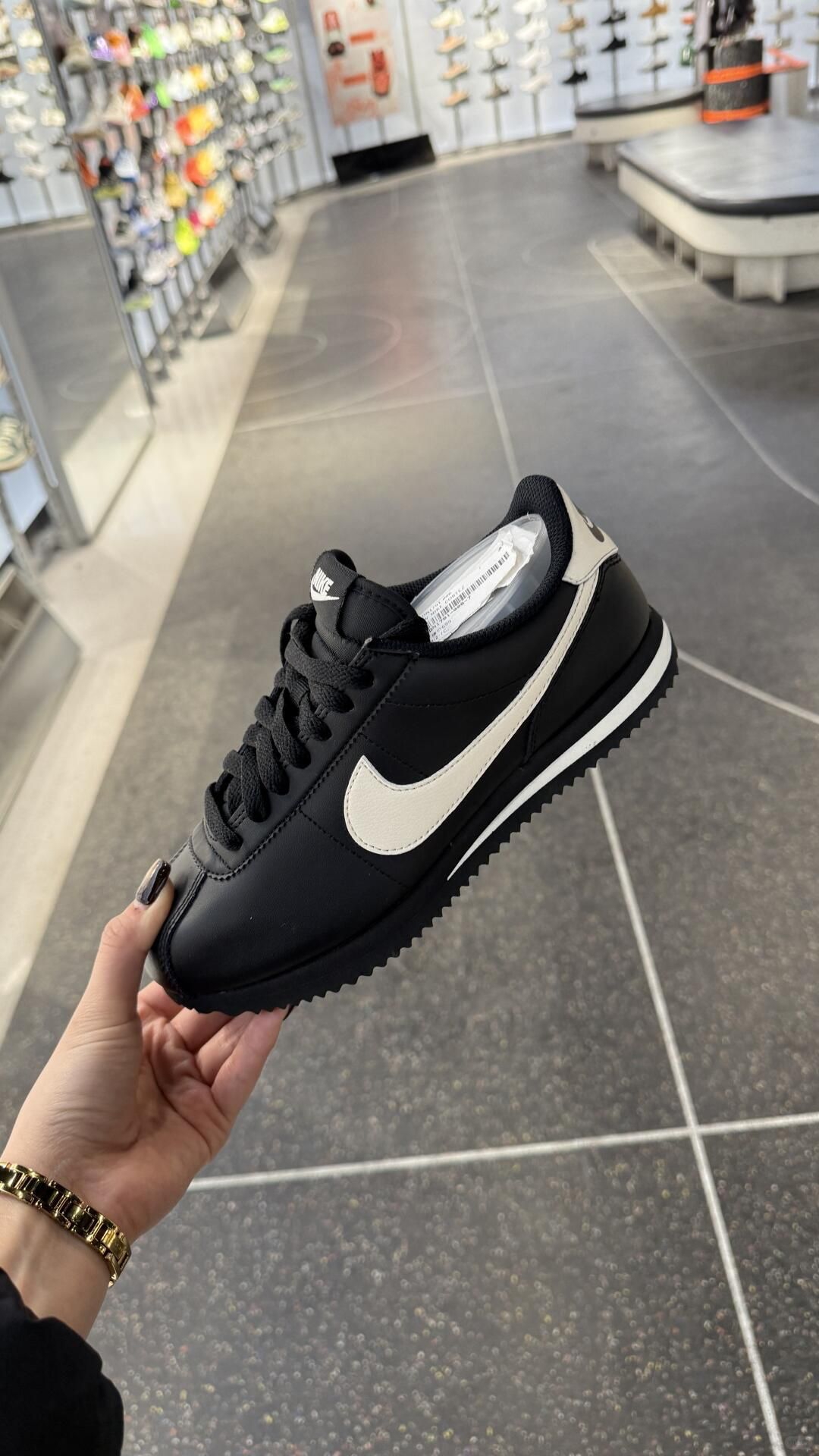 黑白Cortez｜通勤穿搭万能鞋

年度