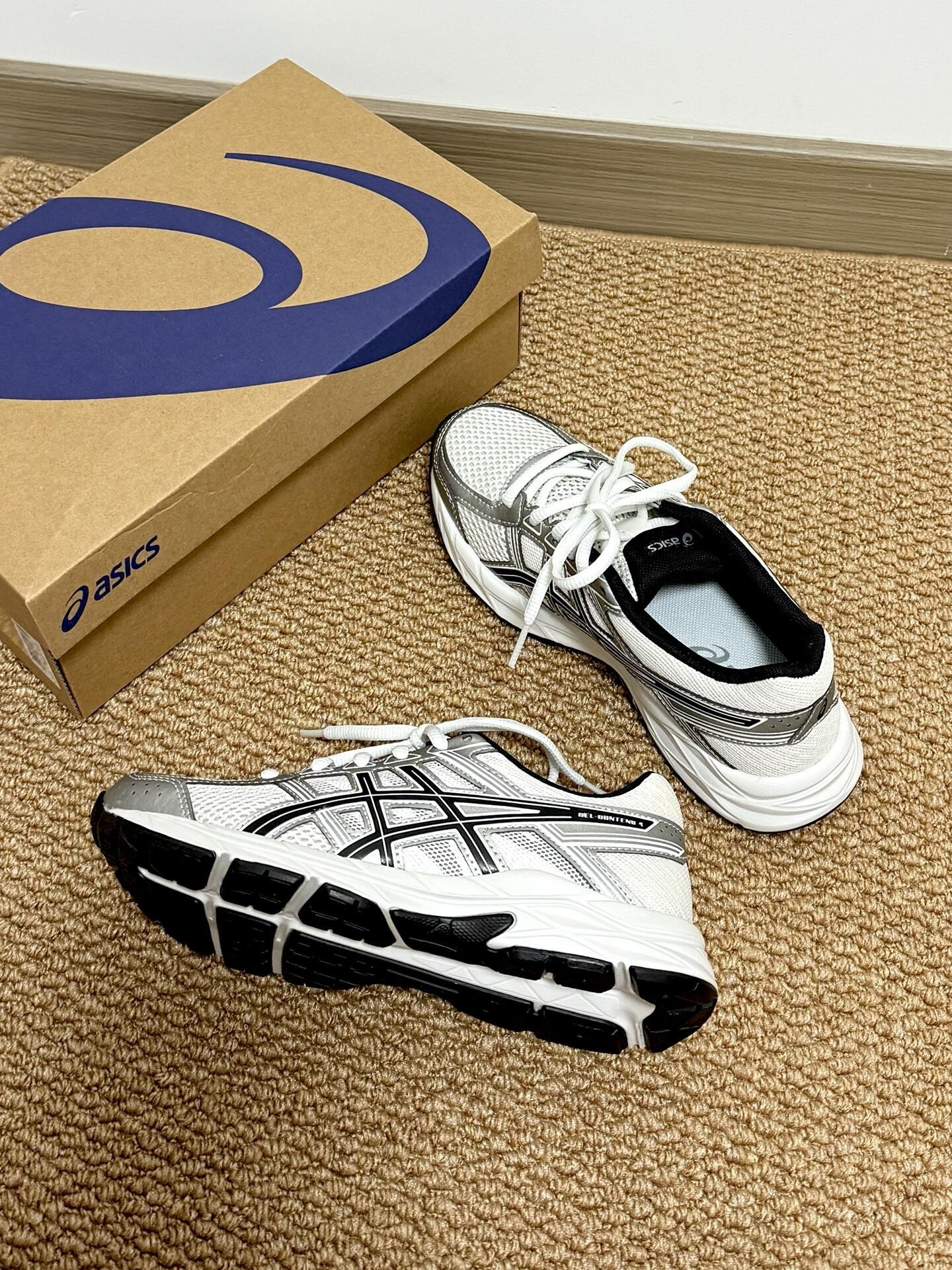 报告 新学期新鞋已就位！

早八出门动力