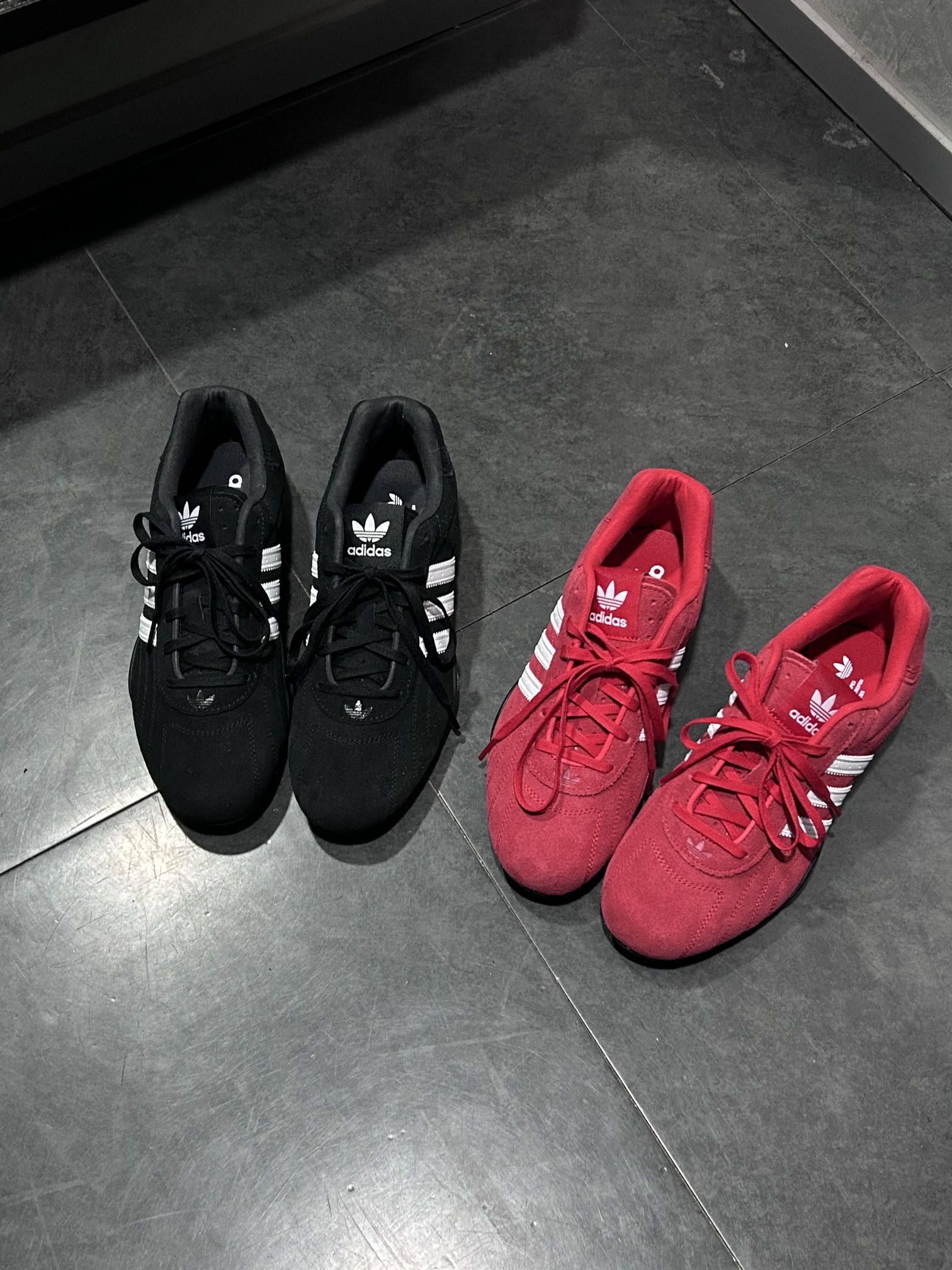 adidas｜饱和度超高的黑红赛车鞋选哪