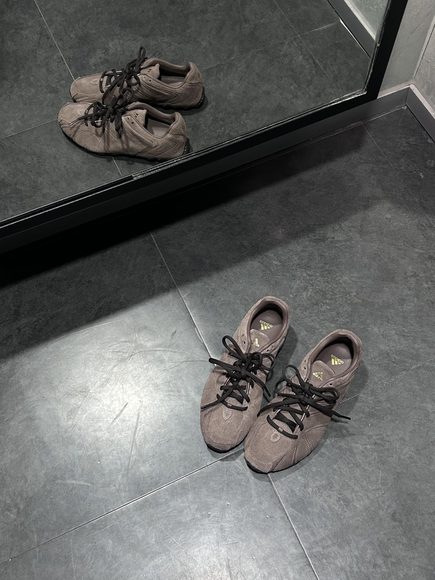 adidas｜麂皮高级感巧克力棕赛车鞋
