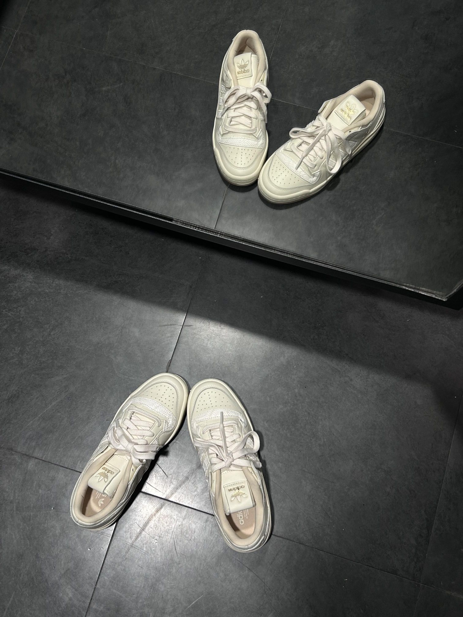 adidas｜早春奶油风板鞋

春日的第