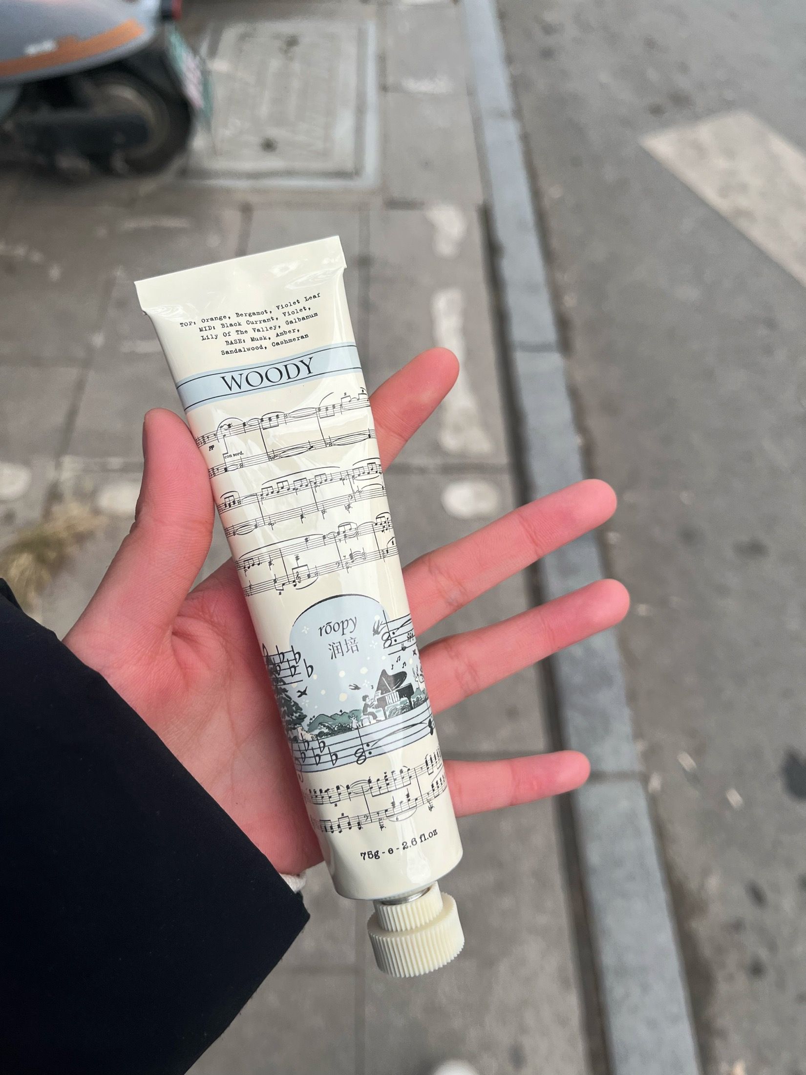 自带春日滤镜✨润培花蔓昼想护手霜太绝了