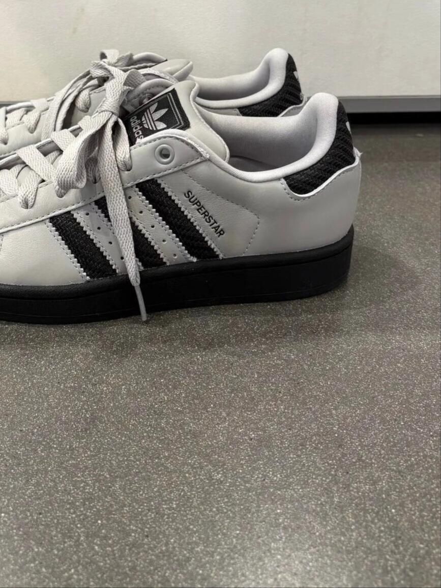 黑灰配色的Adidas简约又百搭的💖

