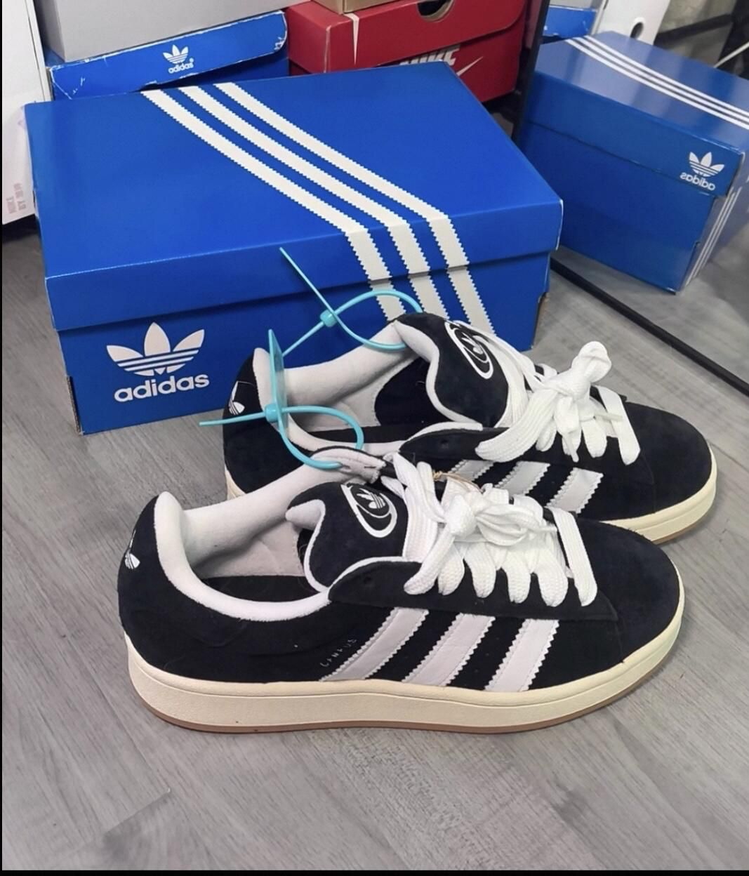 今日宝藏板鞋 阿迪达斯 面包鞋

今天推