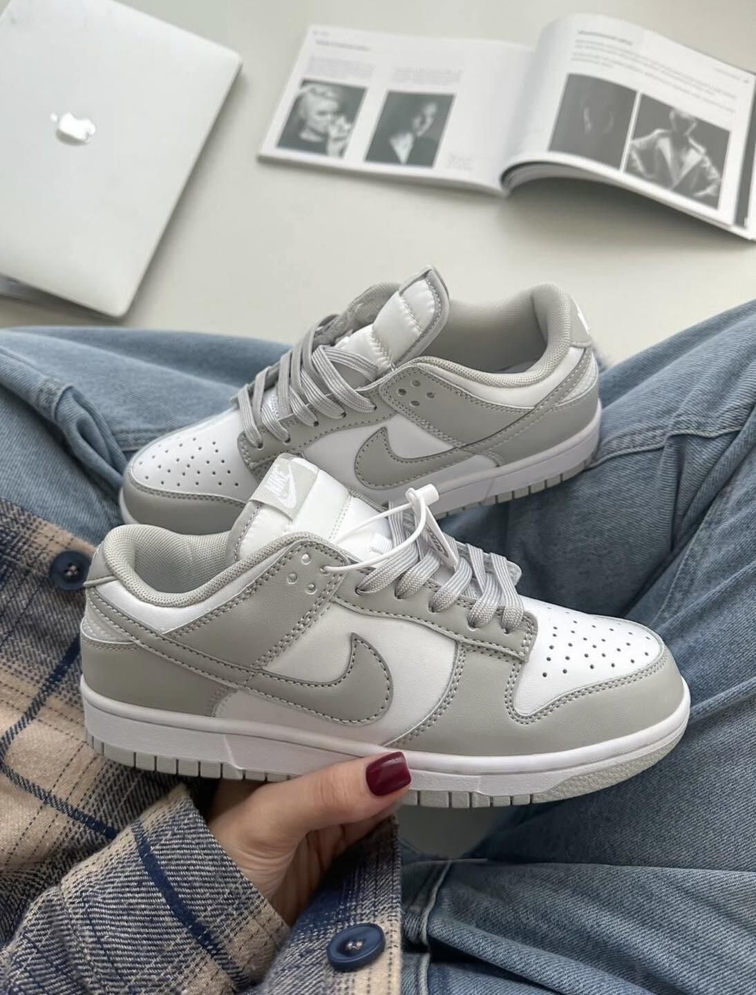 谁懂这双灰白小板鞋的魅力啊

经典的du