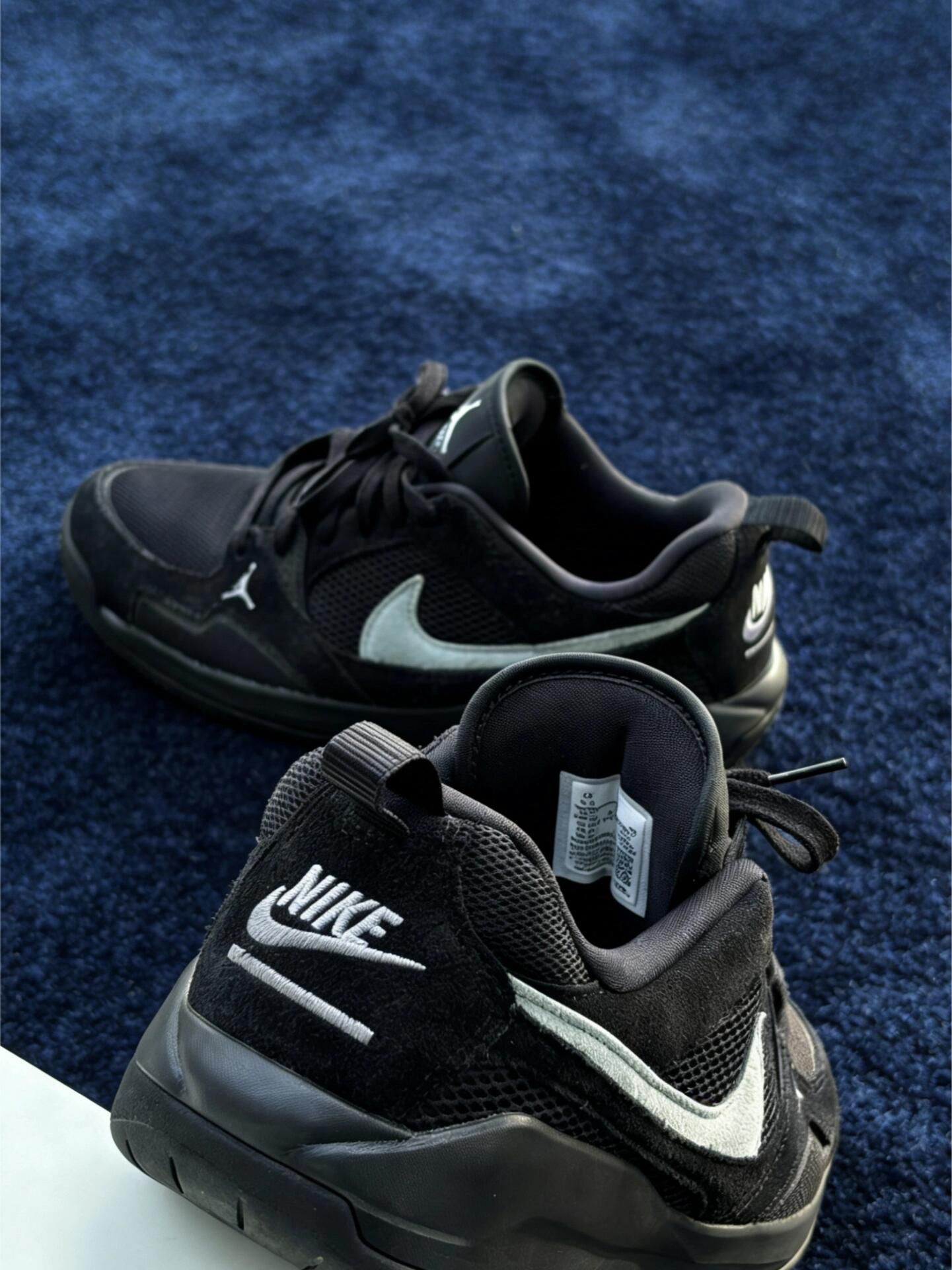 低调质感拉满，这双黑鞋太好穿

这双全黑