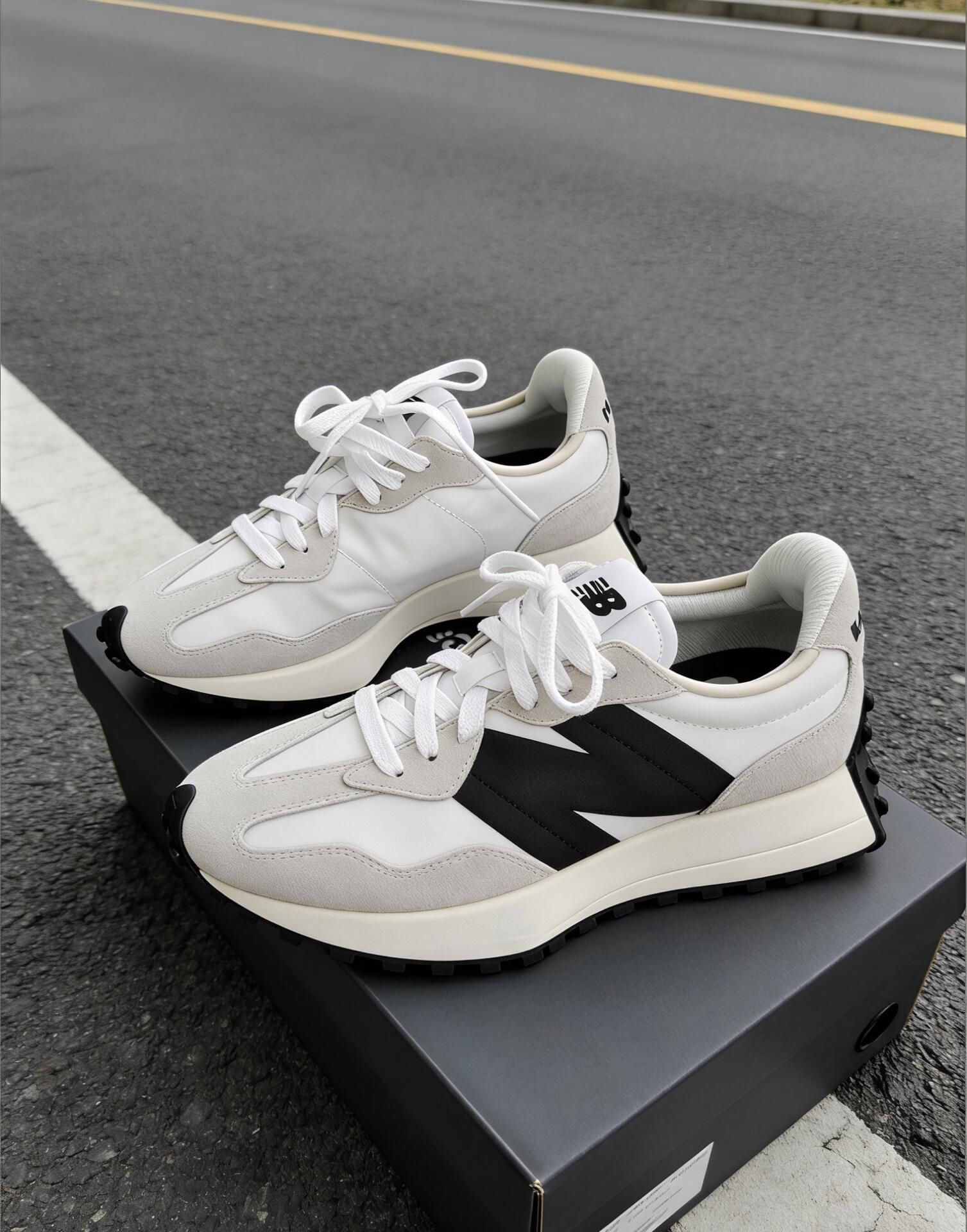 看着轻巧上脚也软，这双NB越穿越舒服

