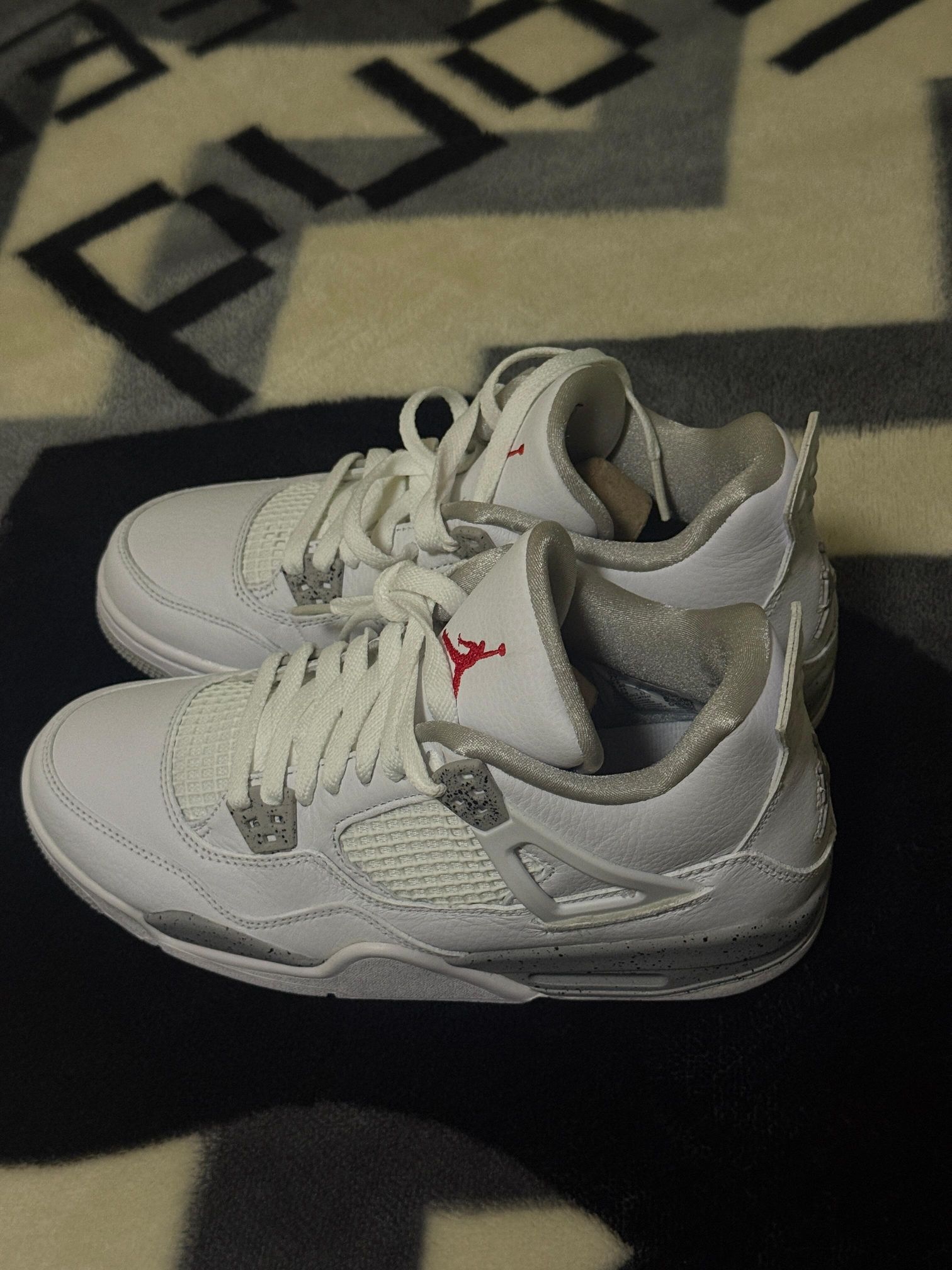 美味白奥利奥AJ4

AJ4经典的鞋型只