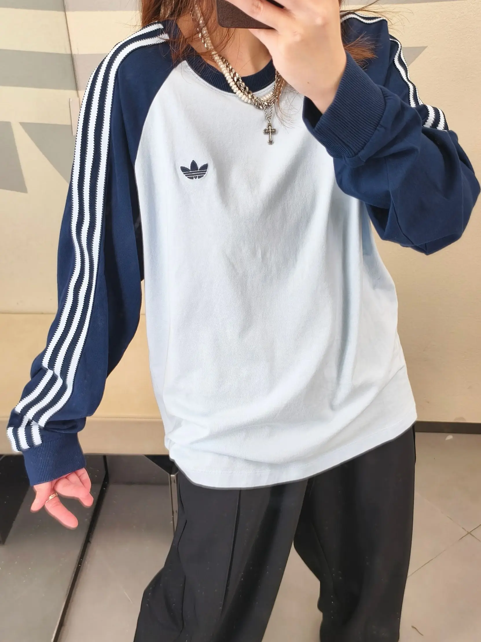 阿迪这件插肩袖长袖T太有学院感了!💙