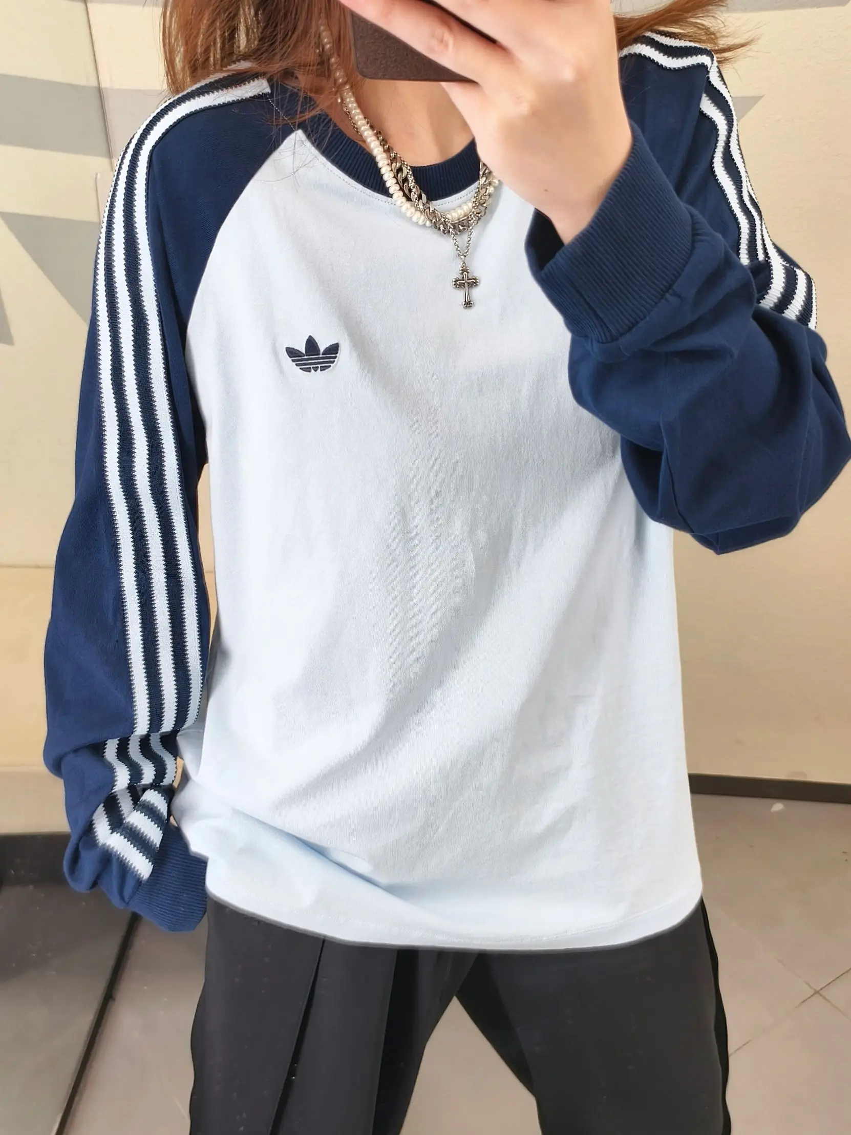 阿迪这件插肩袖长袖T太有学院感了!💙