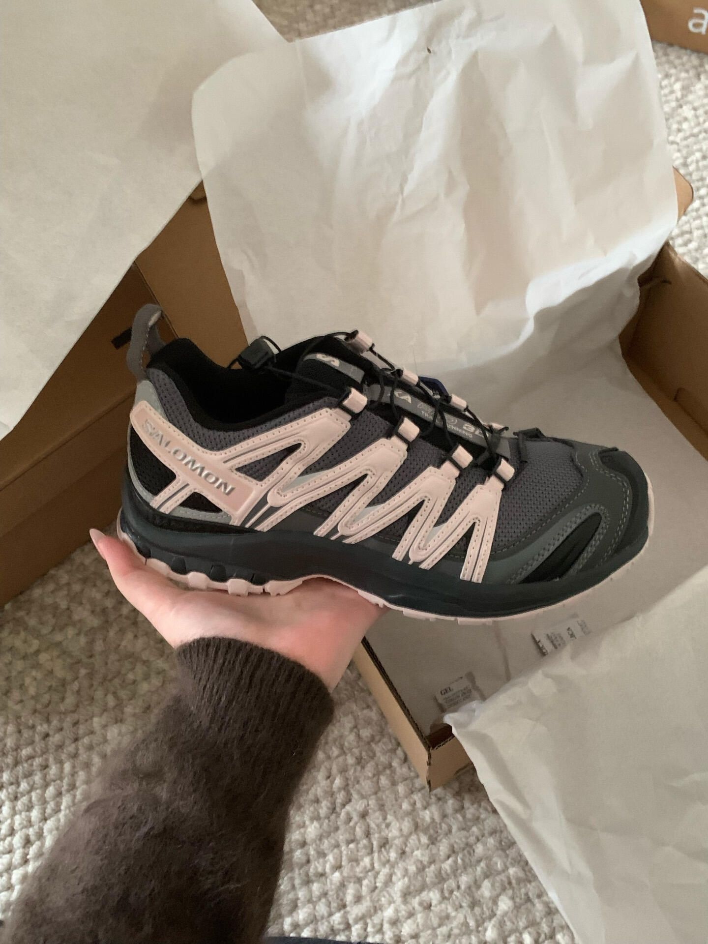 有被这双鞋惊艳到👀

萨洛蒙灰粉休闲鞋👟