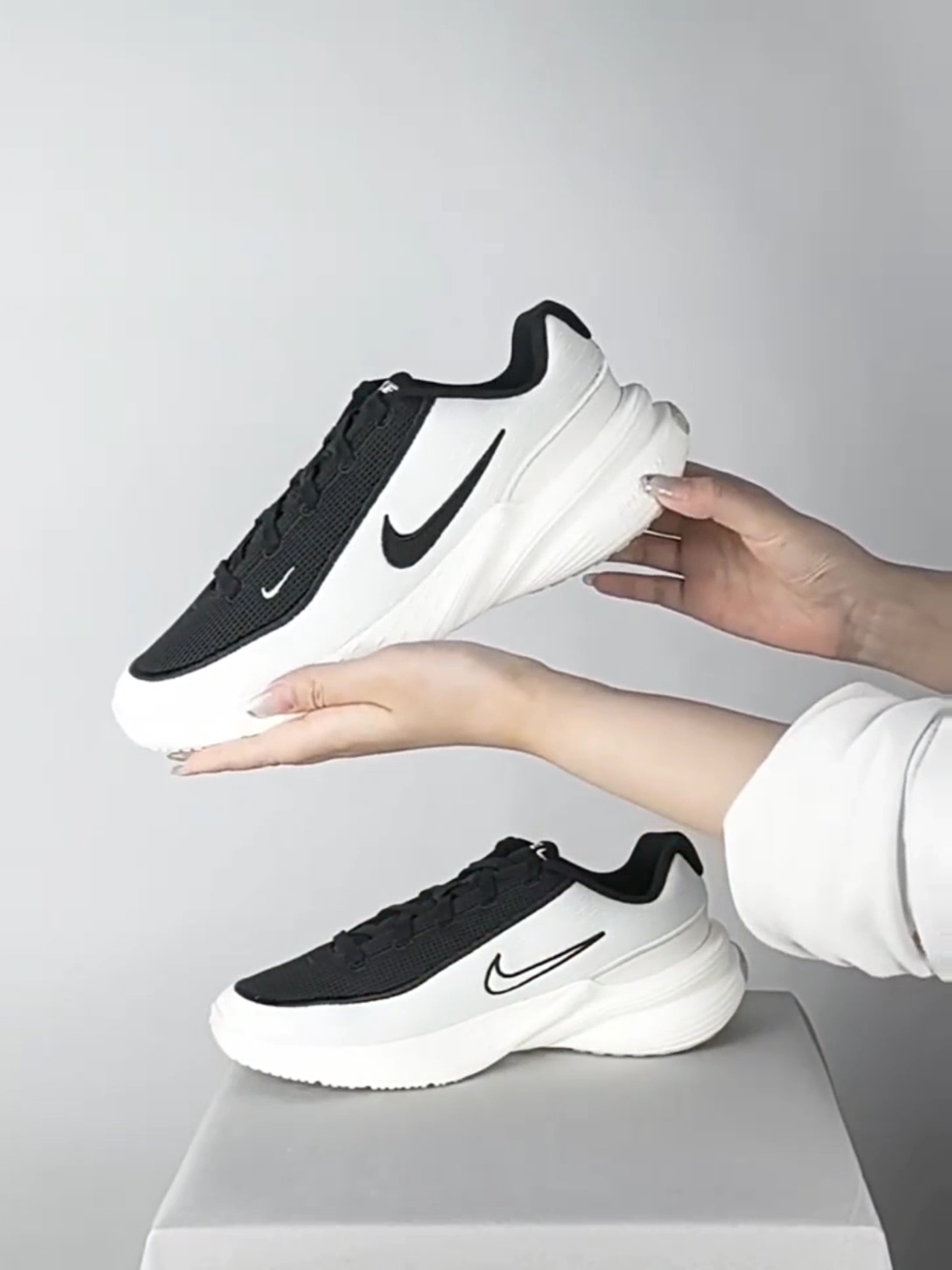 球鞋开箱-白黑UPLIFT SC