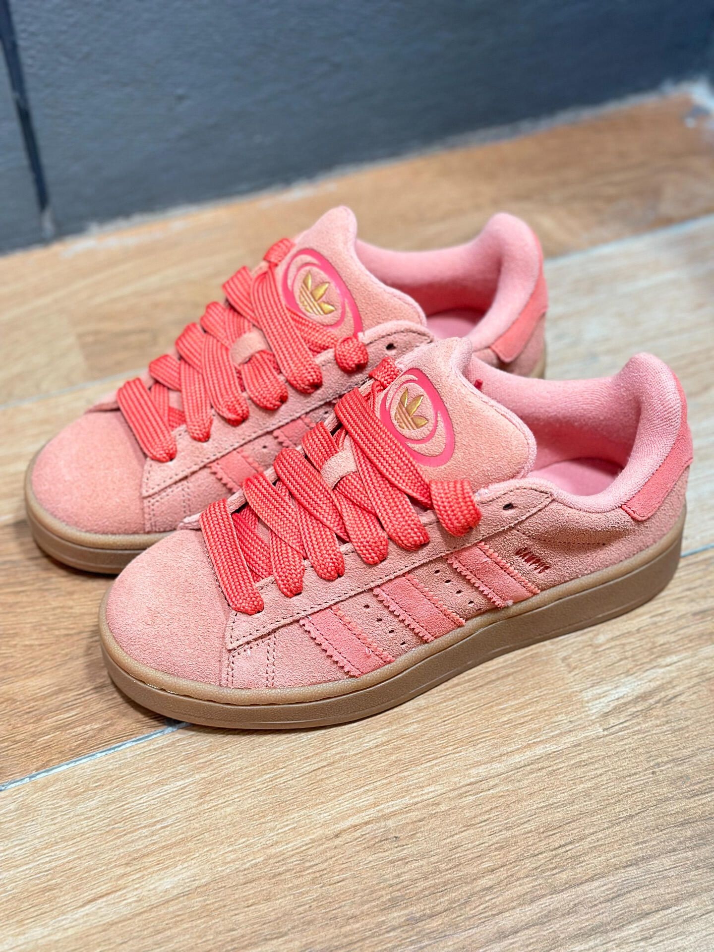 谁懂，Adidas这双配色西瓜红🍉面包鞋