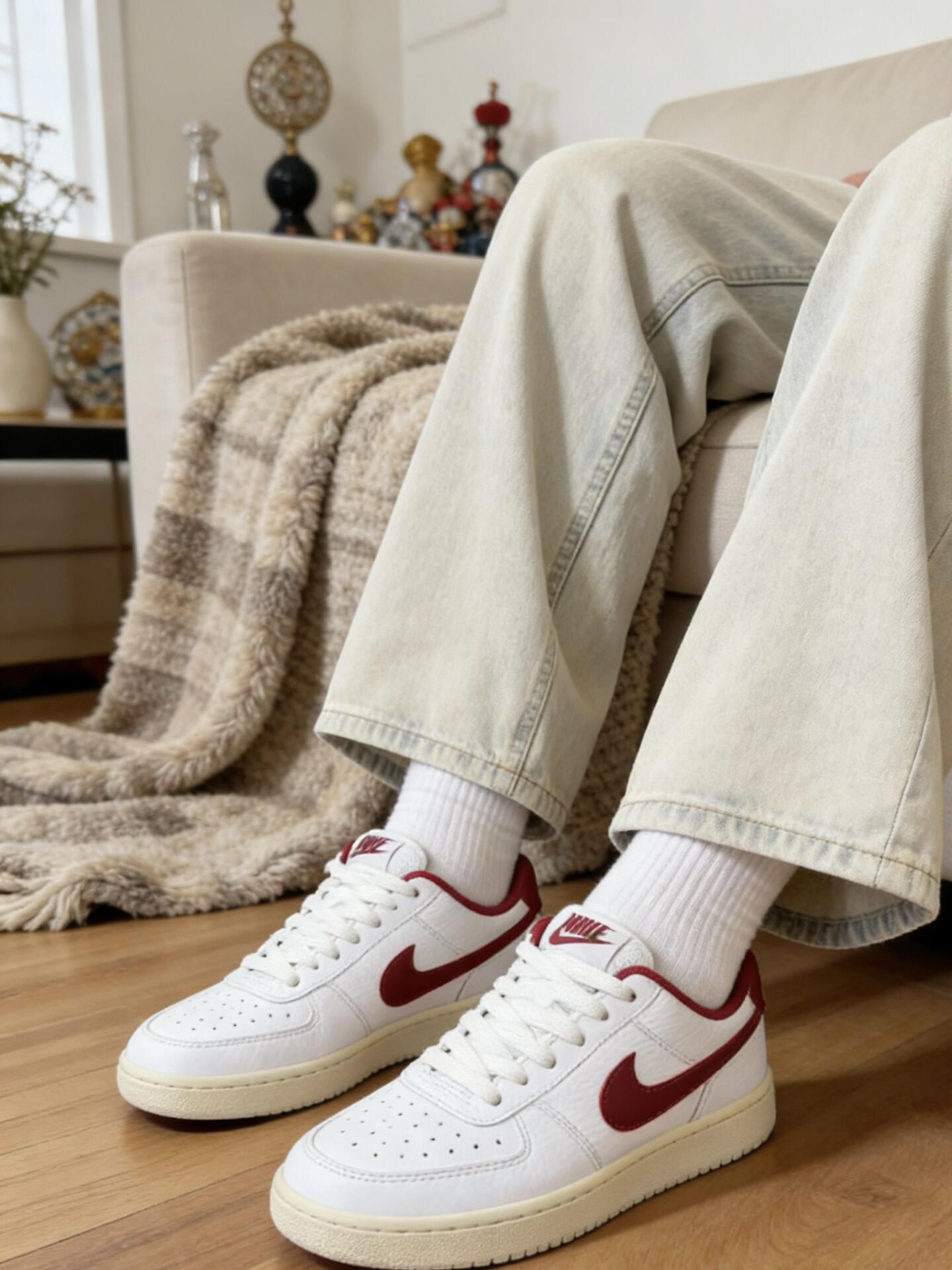 本命年不想穿大红就这样……

鞋身是皮质