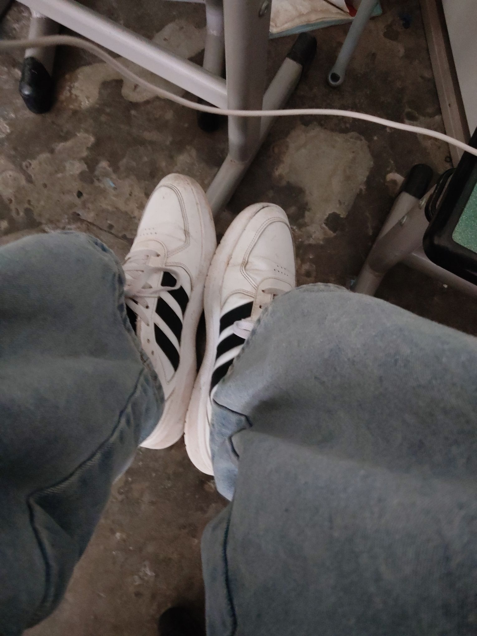这双鞋穿了半年，脚感依旧舒适！鞋底柔软回