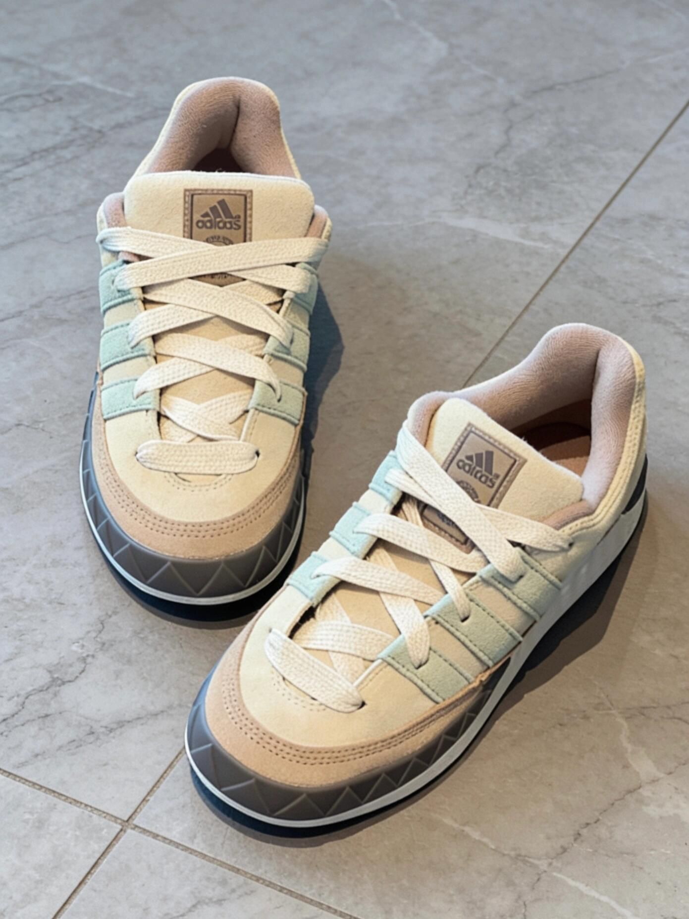 谁懂啊！这双 Adidas 是懂复古的！