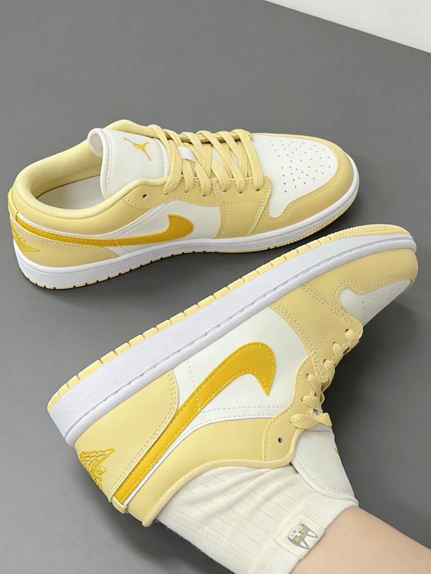 米白撞色橙色，这双Nike看着就清爽

