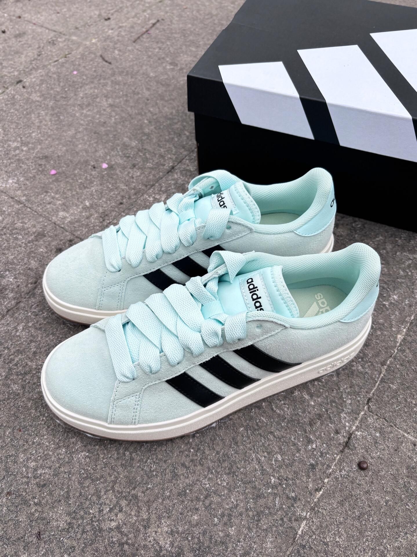 阿迪??薄荷巧克力??好清新的配色呀～
