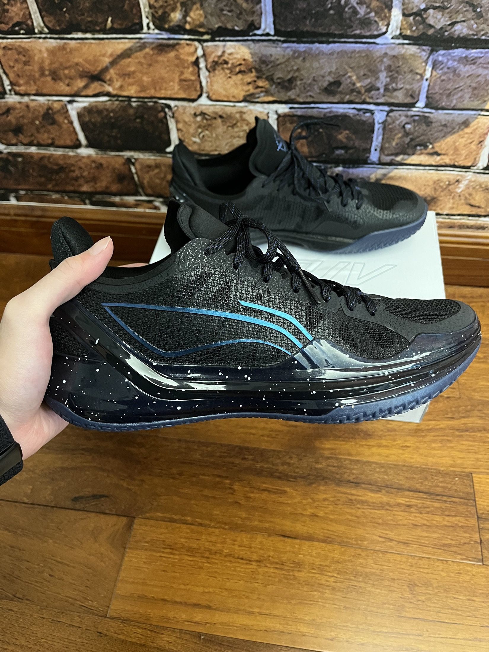 李宁利刃4 V2 黑曜石配色