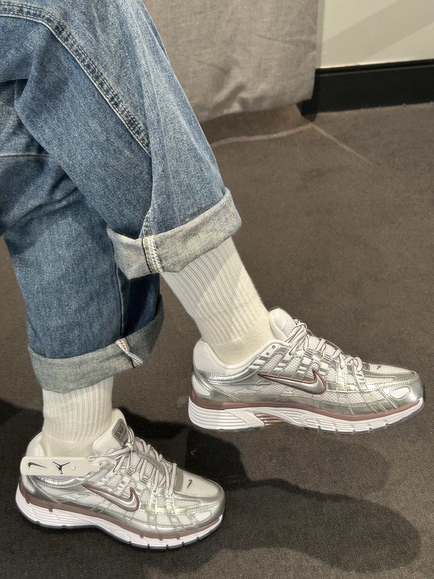这双Nike P-6000的银红配色真的