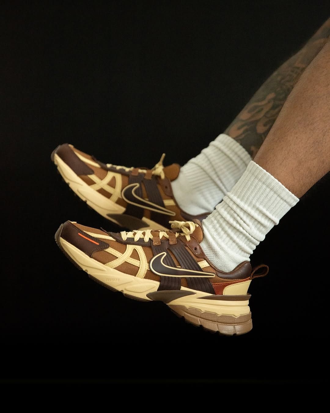 Nike V2K Run 棕色🟤 