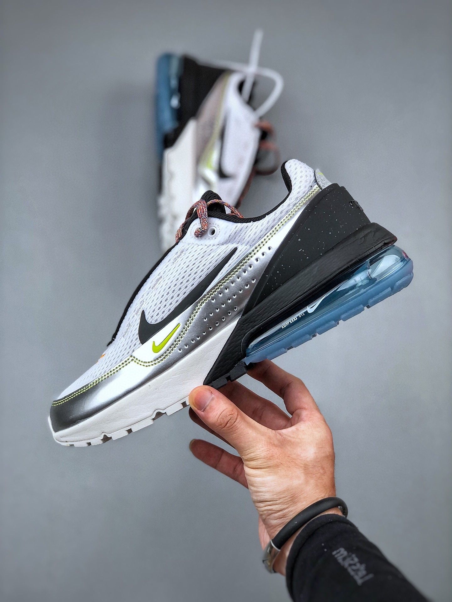 ​​Nike Air Max Plus 白银配色运动鞋