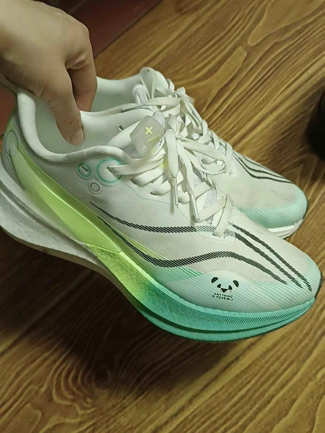 李宁赤兔8 PRO熊猫配色｜颜值与性能双在线的竞速跑鞋✨