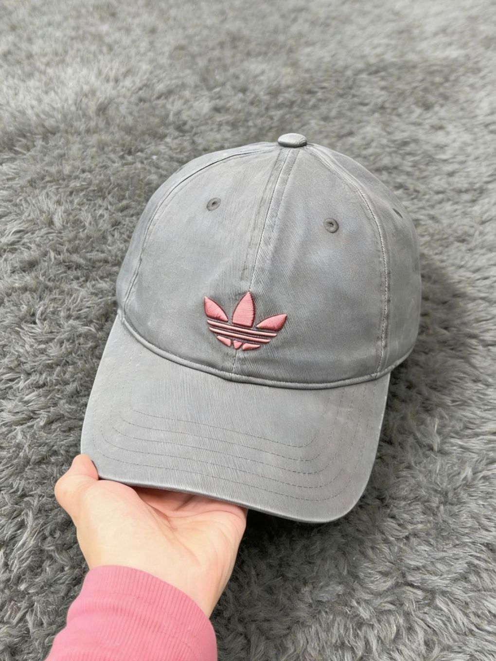 复古氛围感！阿迪做旧灰粉棒球帽💖