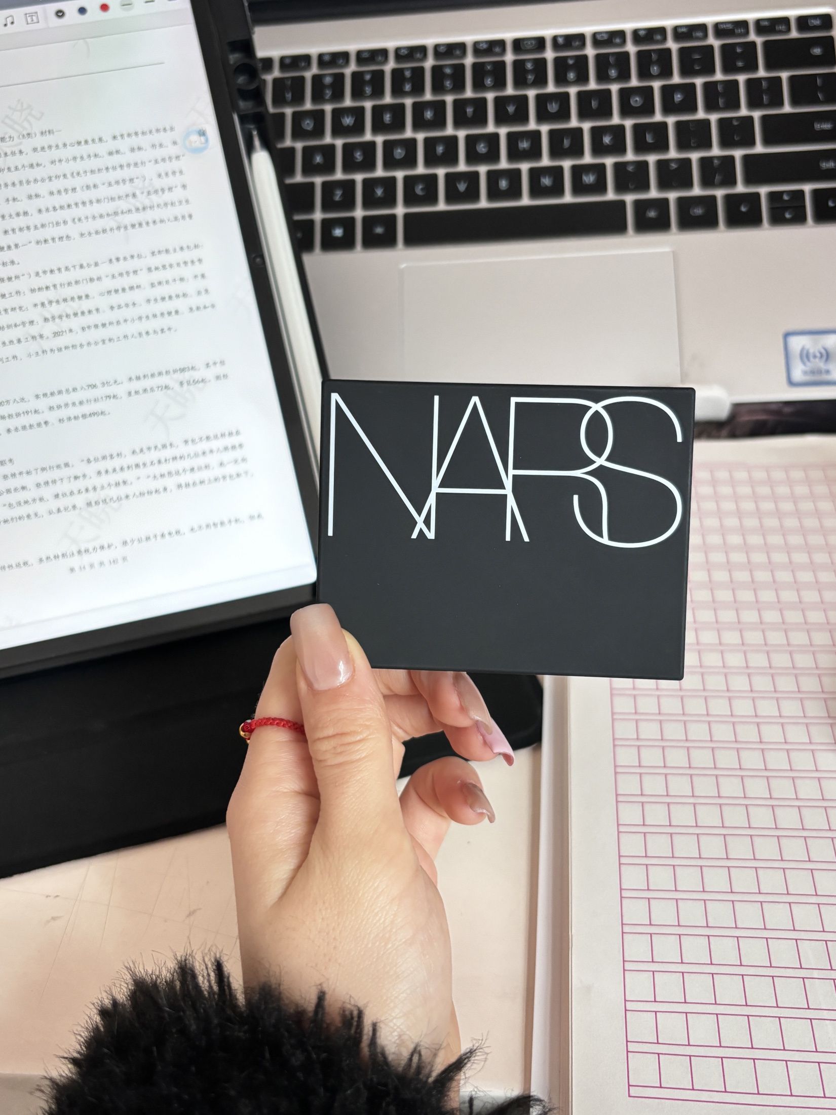 定妆界天花板！NARS大白饼让我妆焊在脸上8小时