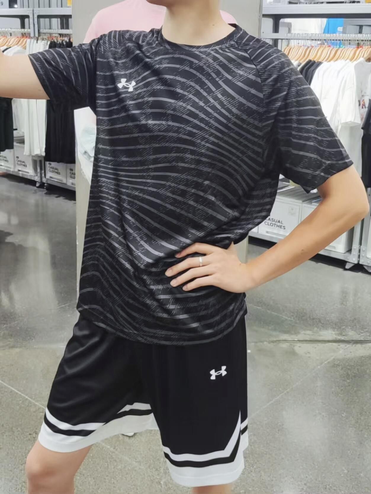 ​​安德玛速干运动短袖