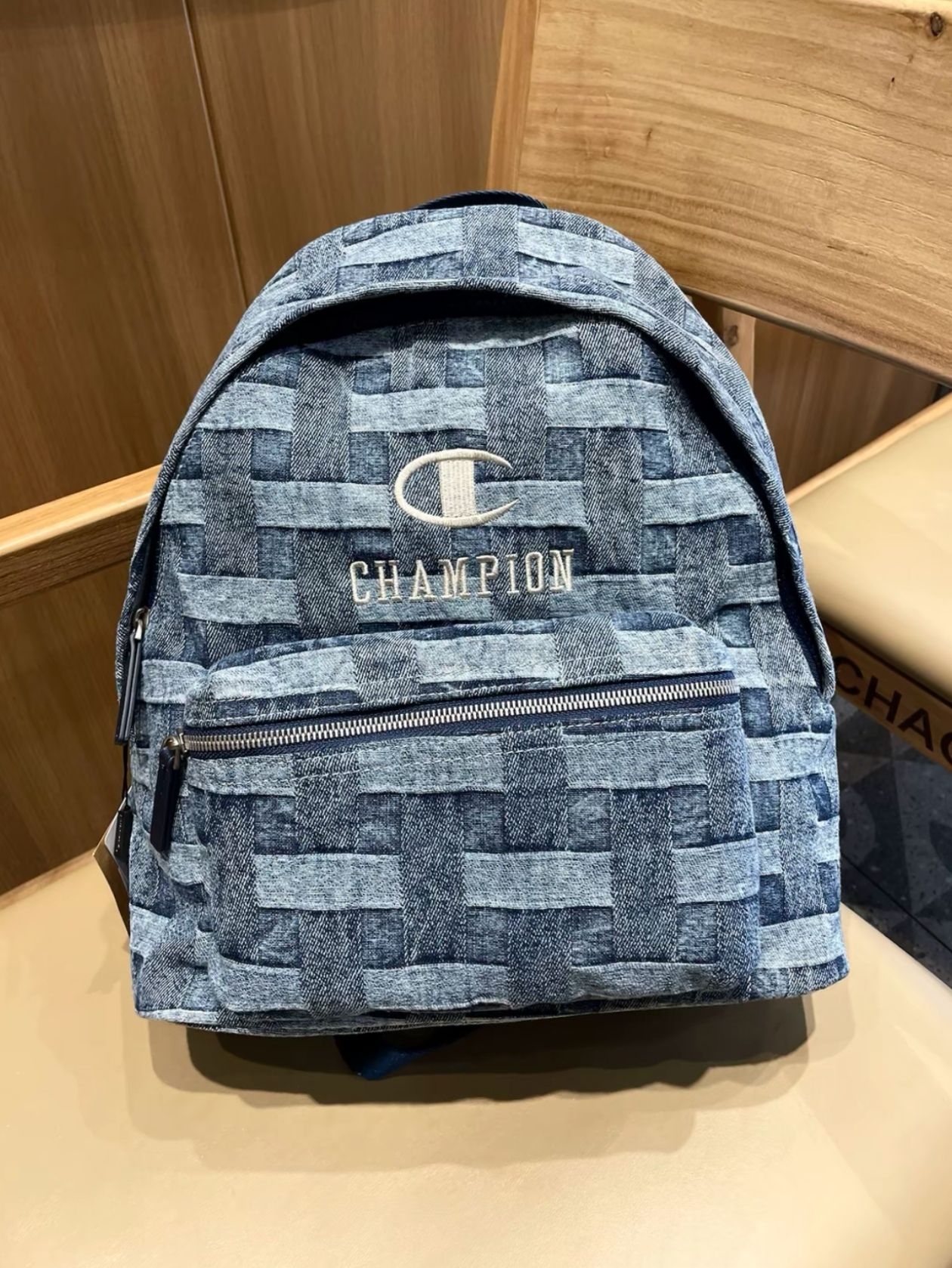 不愧是冠军🏆…介个冰川蓝🧊双肩包我尊滴拒绝不了