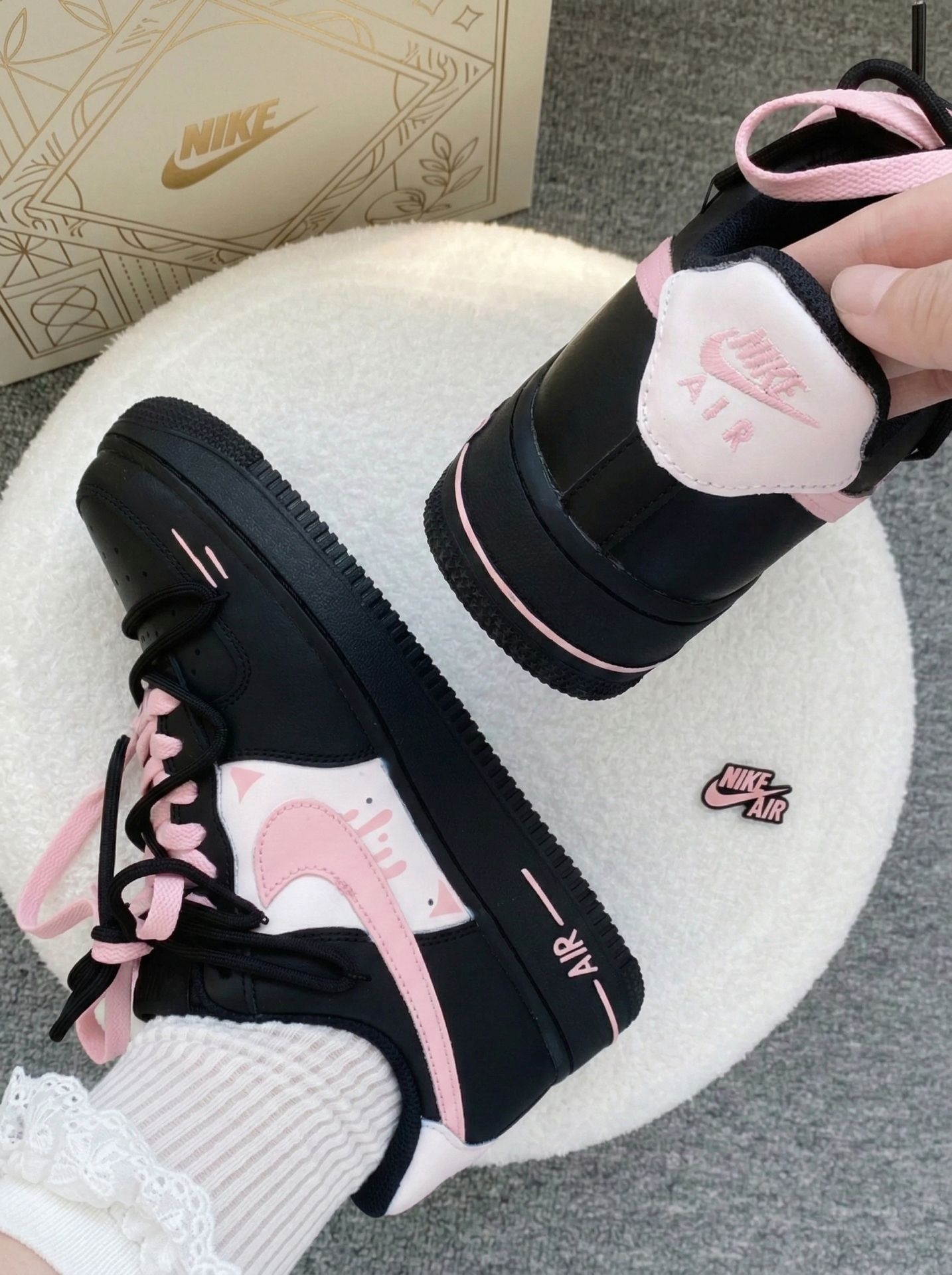黑粉融化勾！这双Nike空军一号甜酷到犯规👟