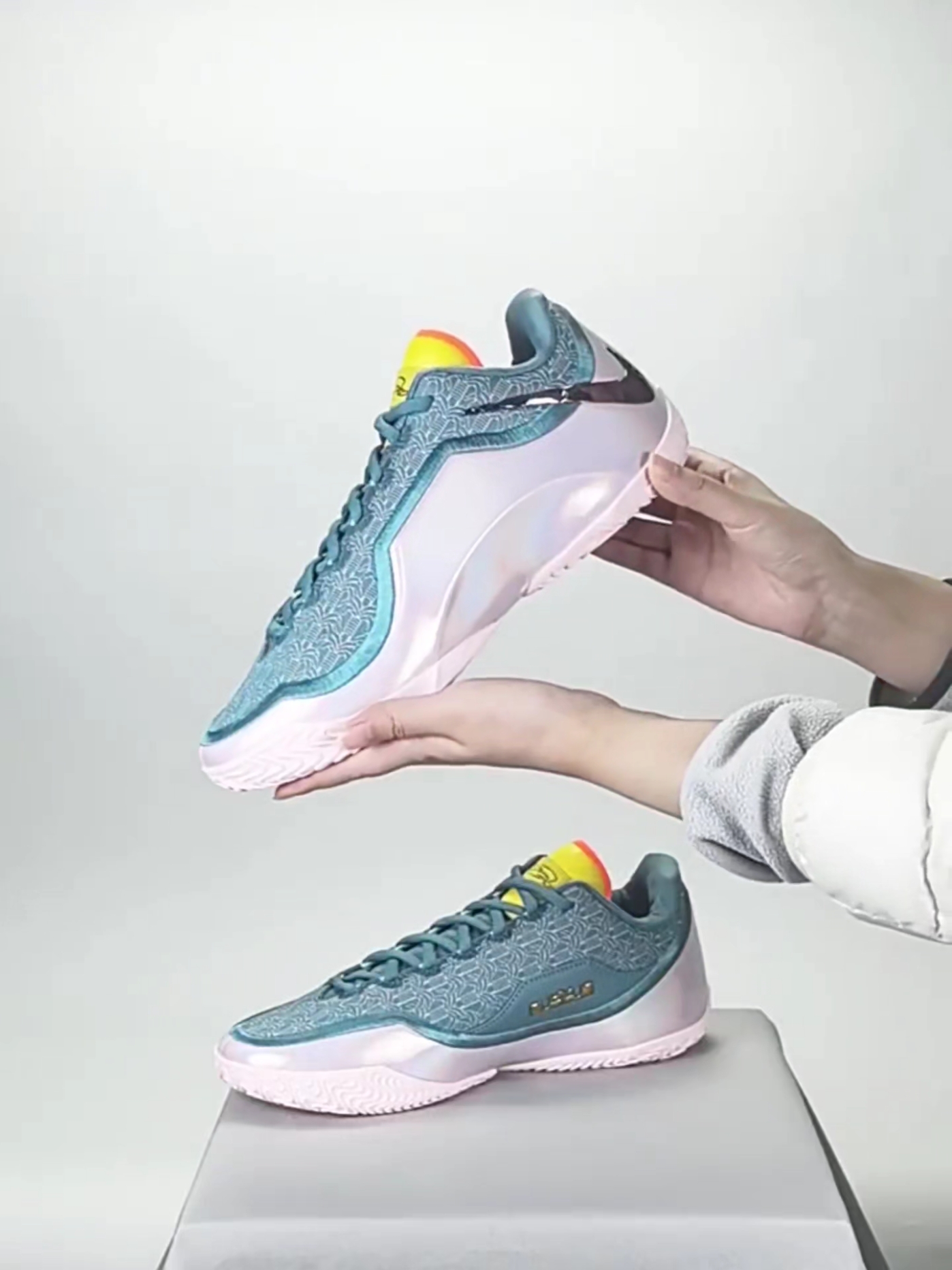 球鞋开箱-粉蓝Lebron 23