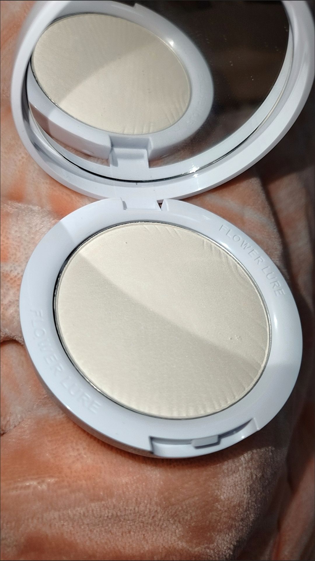 花间颂清透版蜜粉饼｜百元内定妆六边形战士