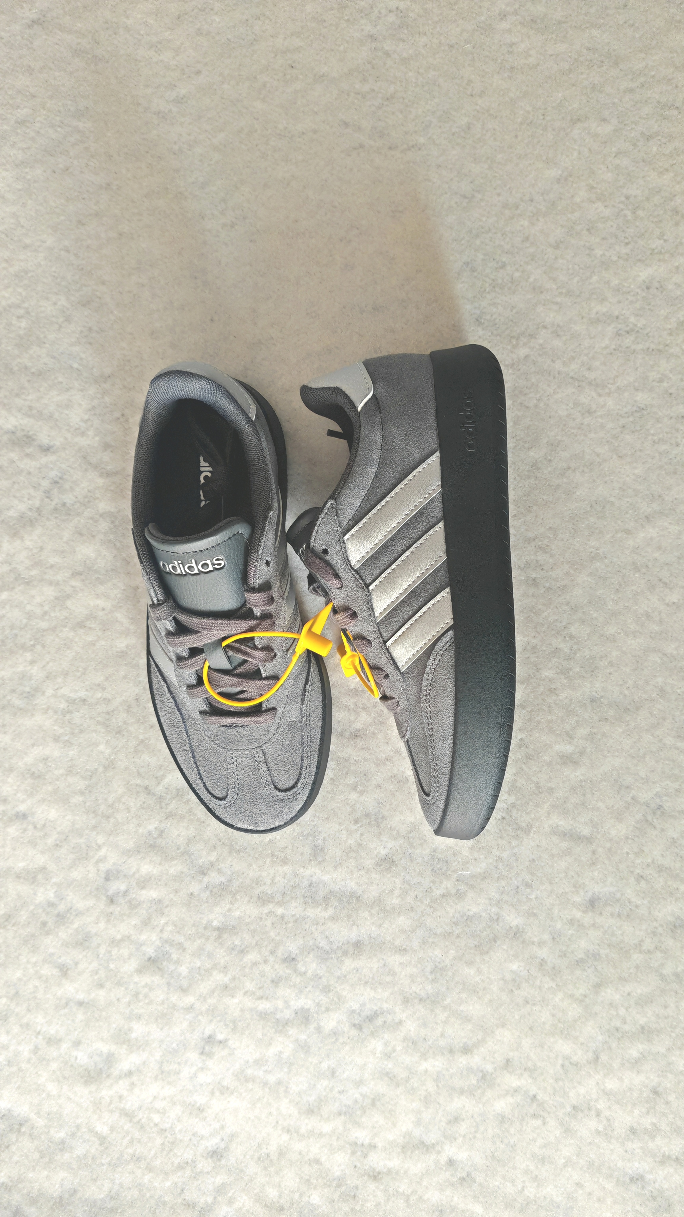 🌿 春日灰调德训鞋｜把松弛感穿进春风里