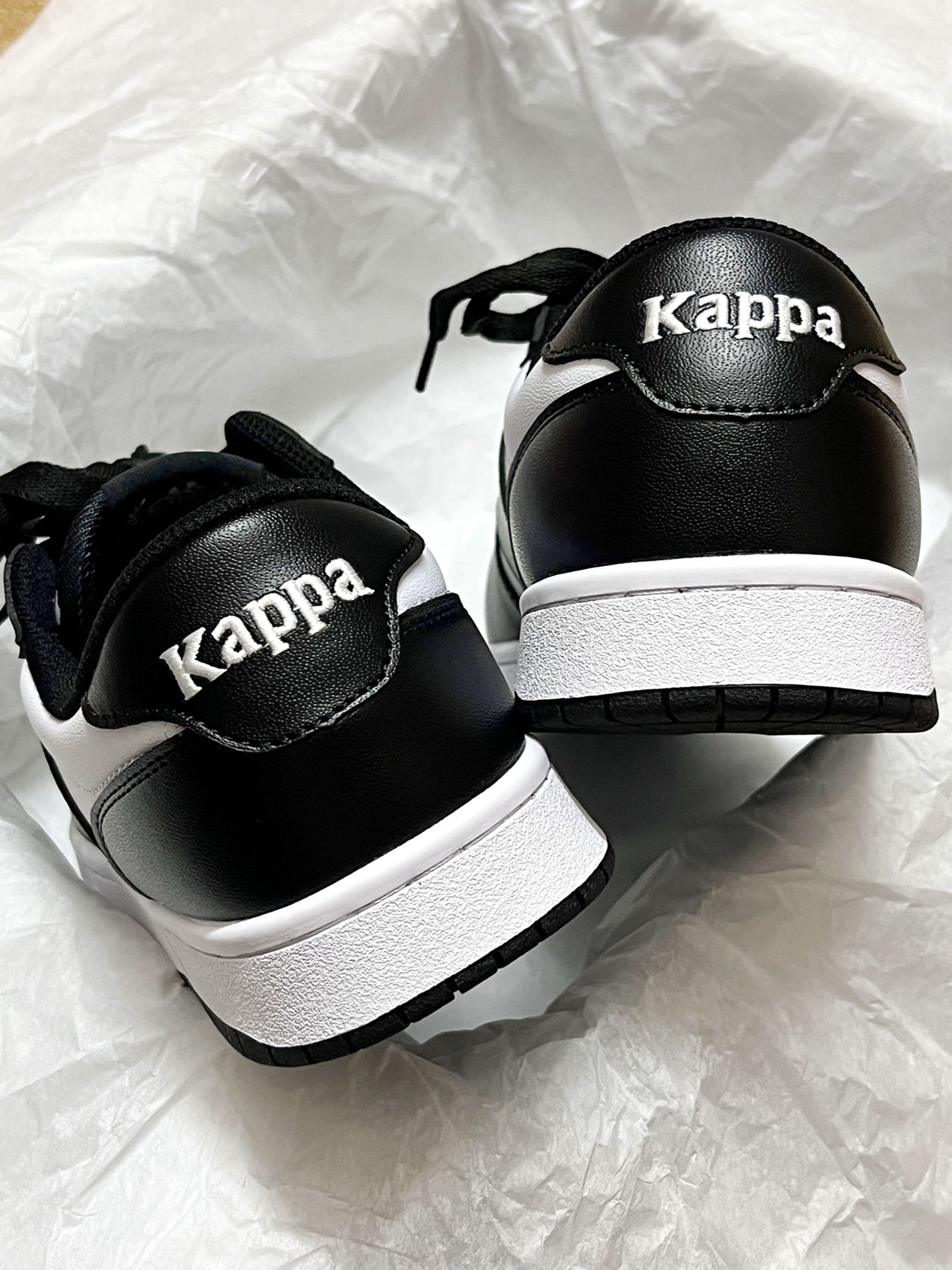 👟🖤🤍一鞋多穿！Kappa 的 3 种搭配场景