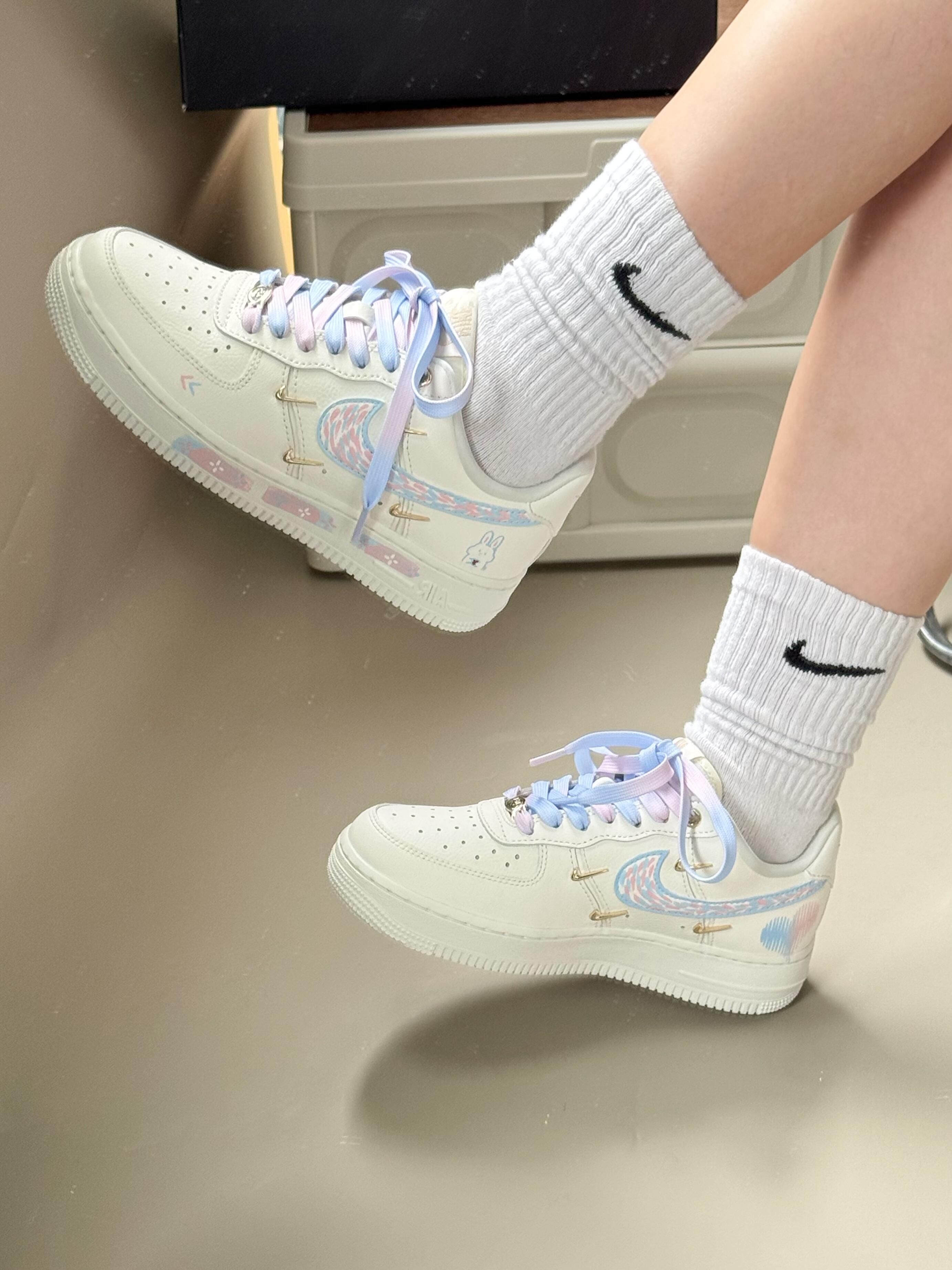  🐰✨ 把奶fufu小兔穿在脚上！这双AF1太乖了