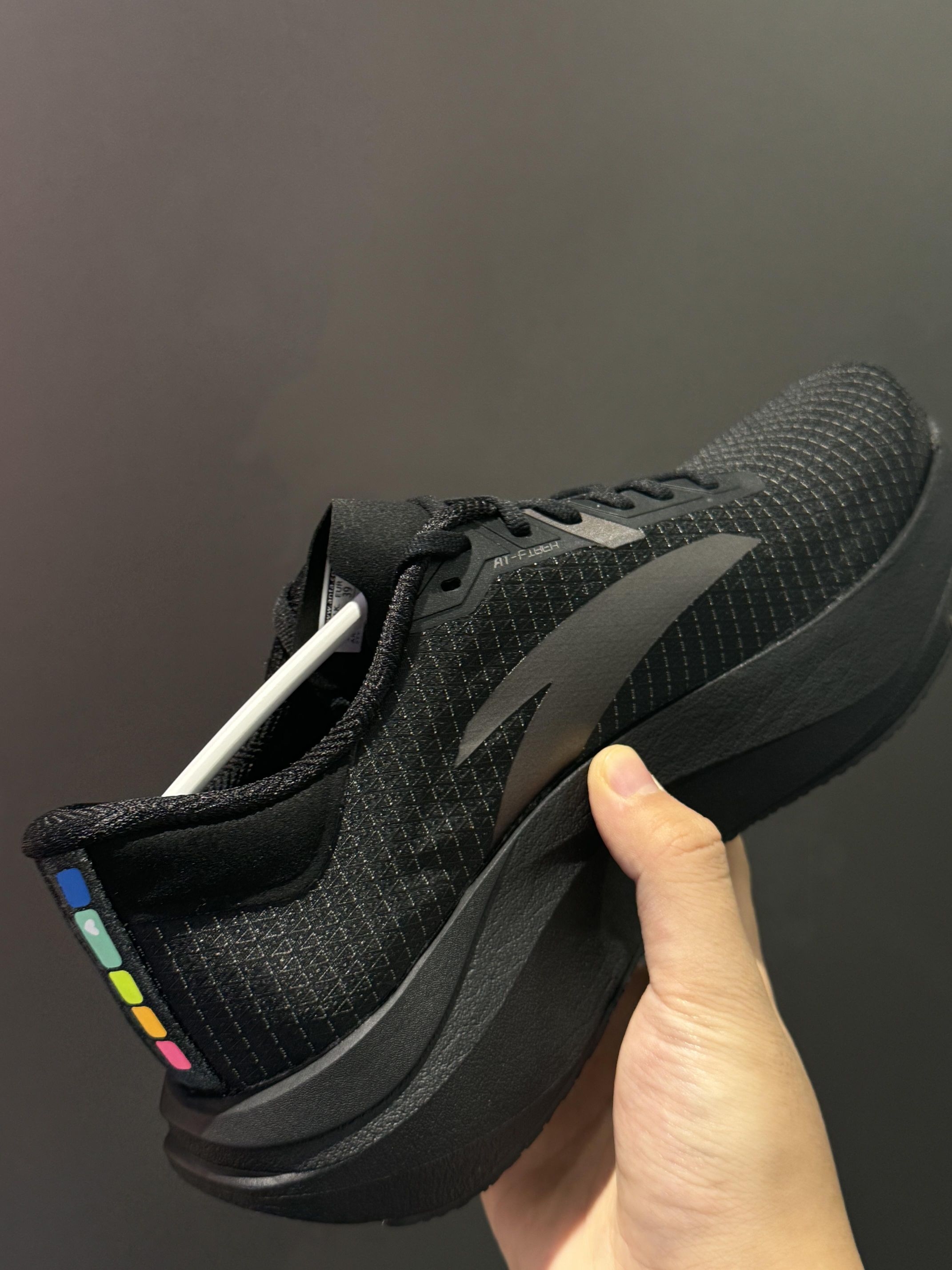 看到这双鞋，想在跑圈混个脸熟！